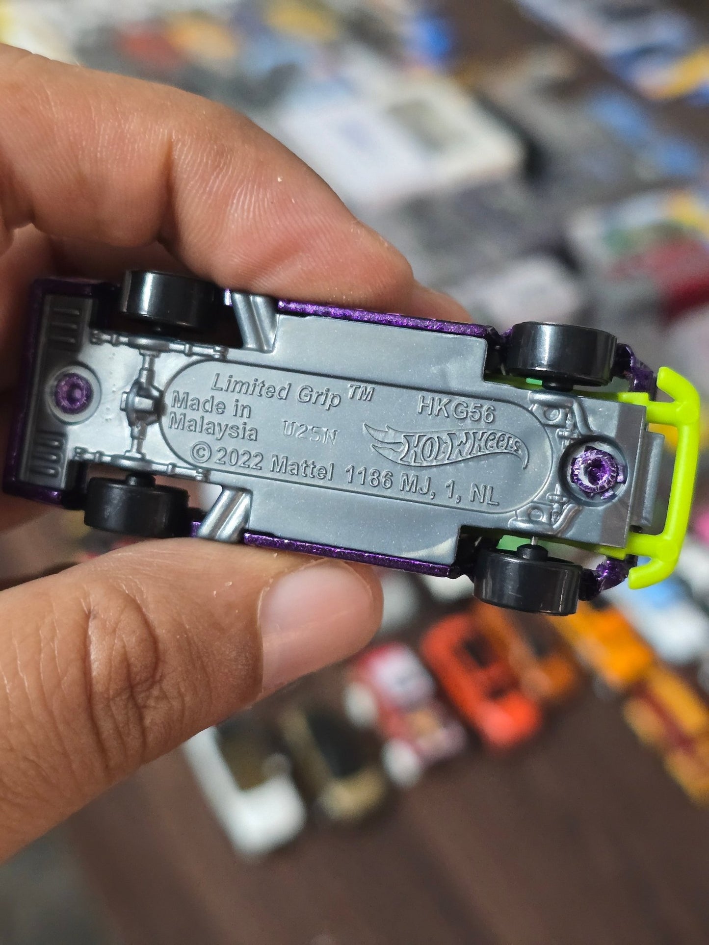 Hot Wheels Limited Grip - Purple (Uncarded - New) - Kinder Logs