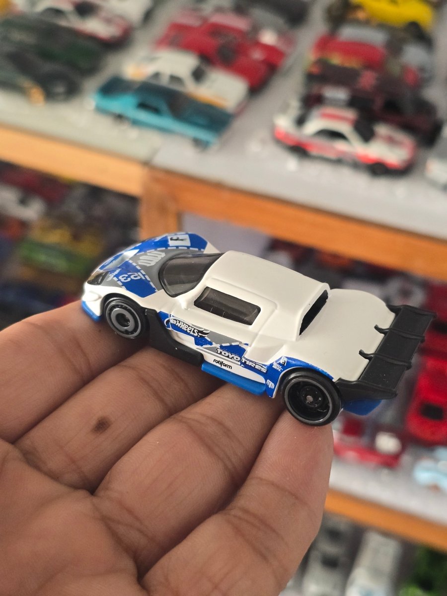 Hot Wheels Mad Mike Drift Attack - White (Uncarded) - Kinder Logs