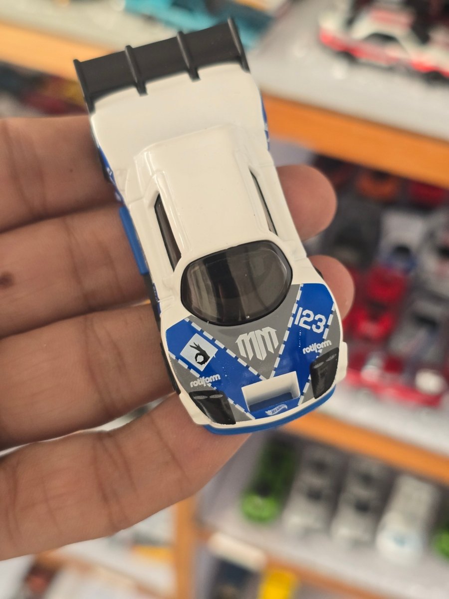 Hot Wheels Mad Mike Drift Attack - White (Uncarded) - Kinder Logs