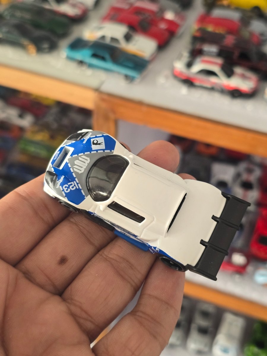 Hot Wheels Mad Mike Drift Attack - White (Uncarded) - Kinder Logs