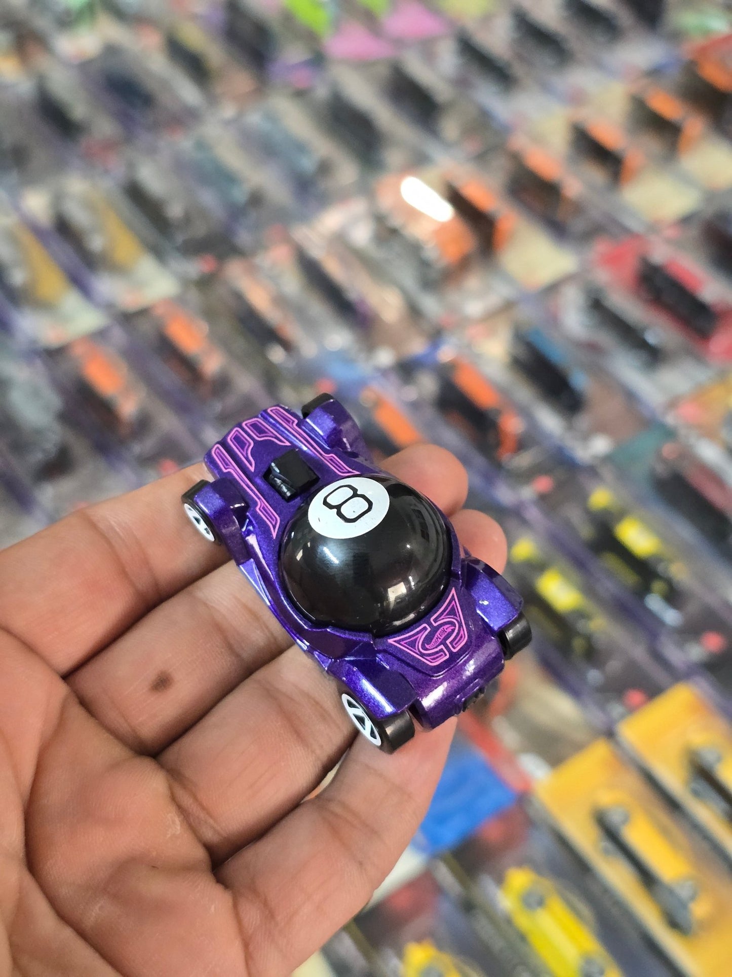 Hot Wheels Magic 8 Ball Car (Uncarded) - Kinder Logs