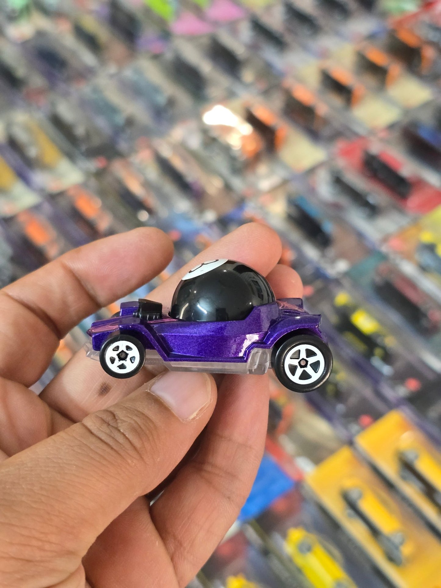 Hot Wheels Magic 8 Ball Car (Uncarded) - Kinder Logs