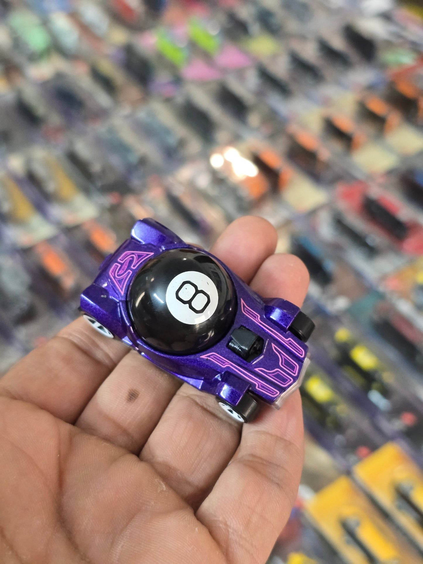 Hot Wheels Magic 8 Ball Car (Uncarded) - Kinder Logs