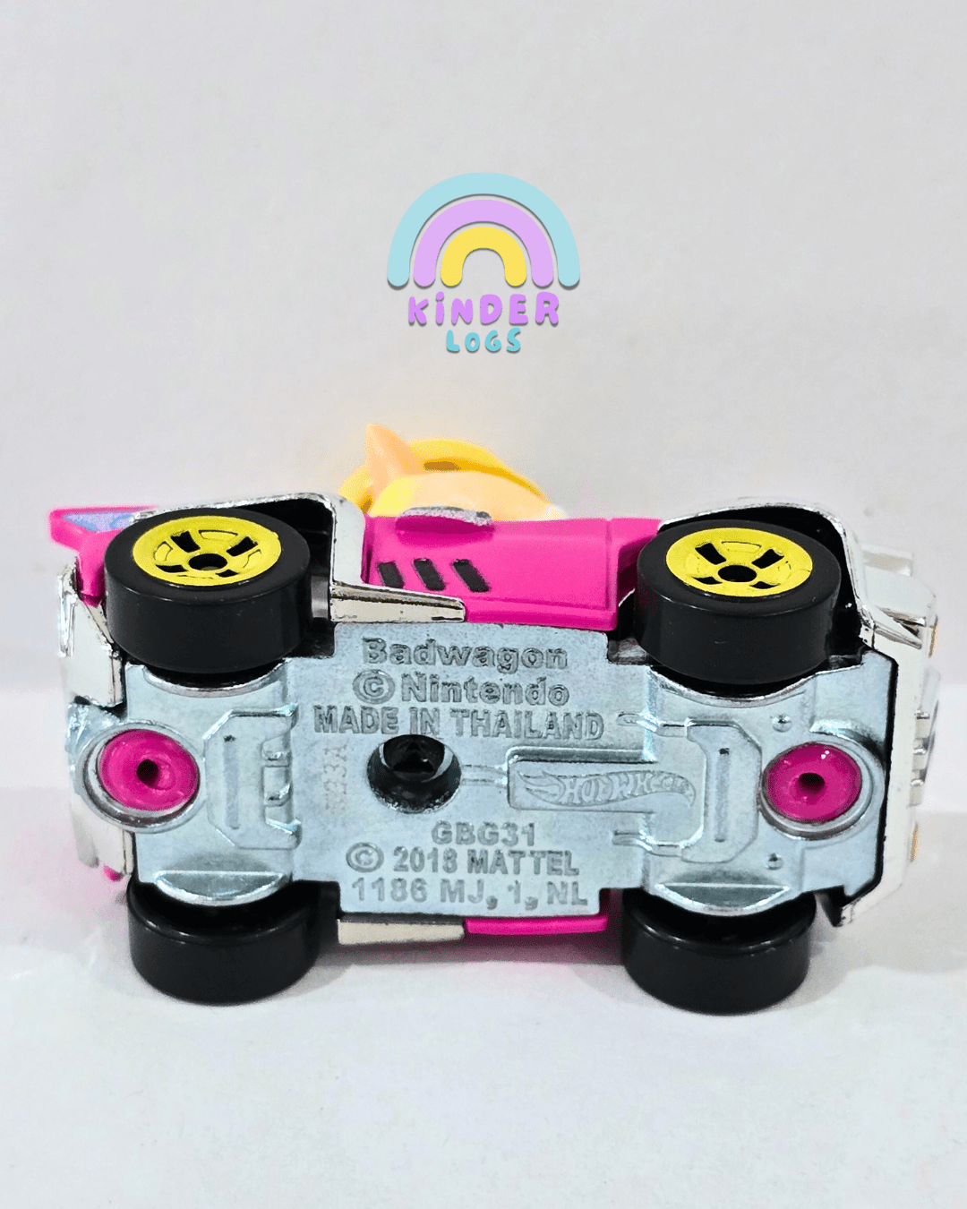 Hot Wheels Mario Kart - Badwagon - WARIO Car (Uncarded) - Kinder Logs