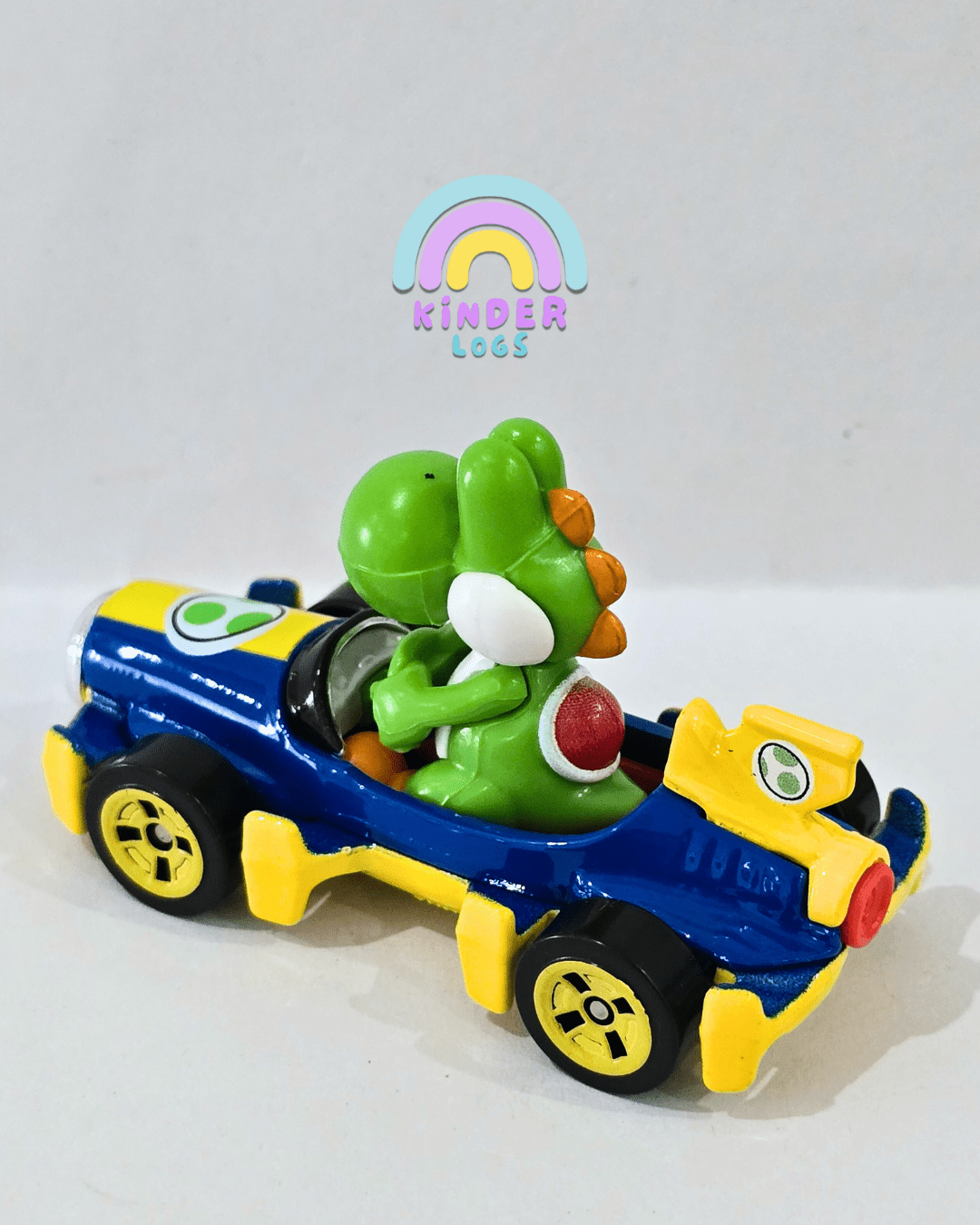 Hot Wheels Mario Kart - Mach 8 - YOSHI Car (Uncarded) - Kinder Logs