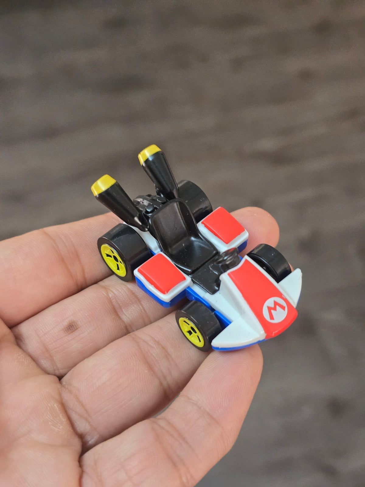 Hot Wheels Mario Kart - Standard Kart (Uncarded - New) - Kinder Logs