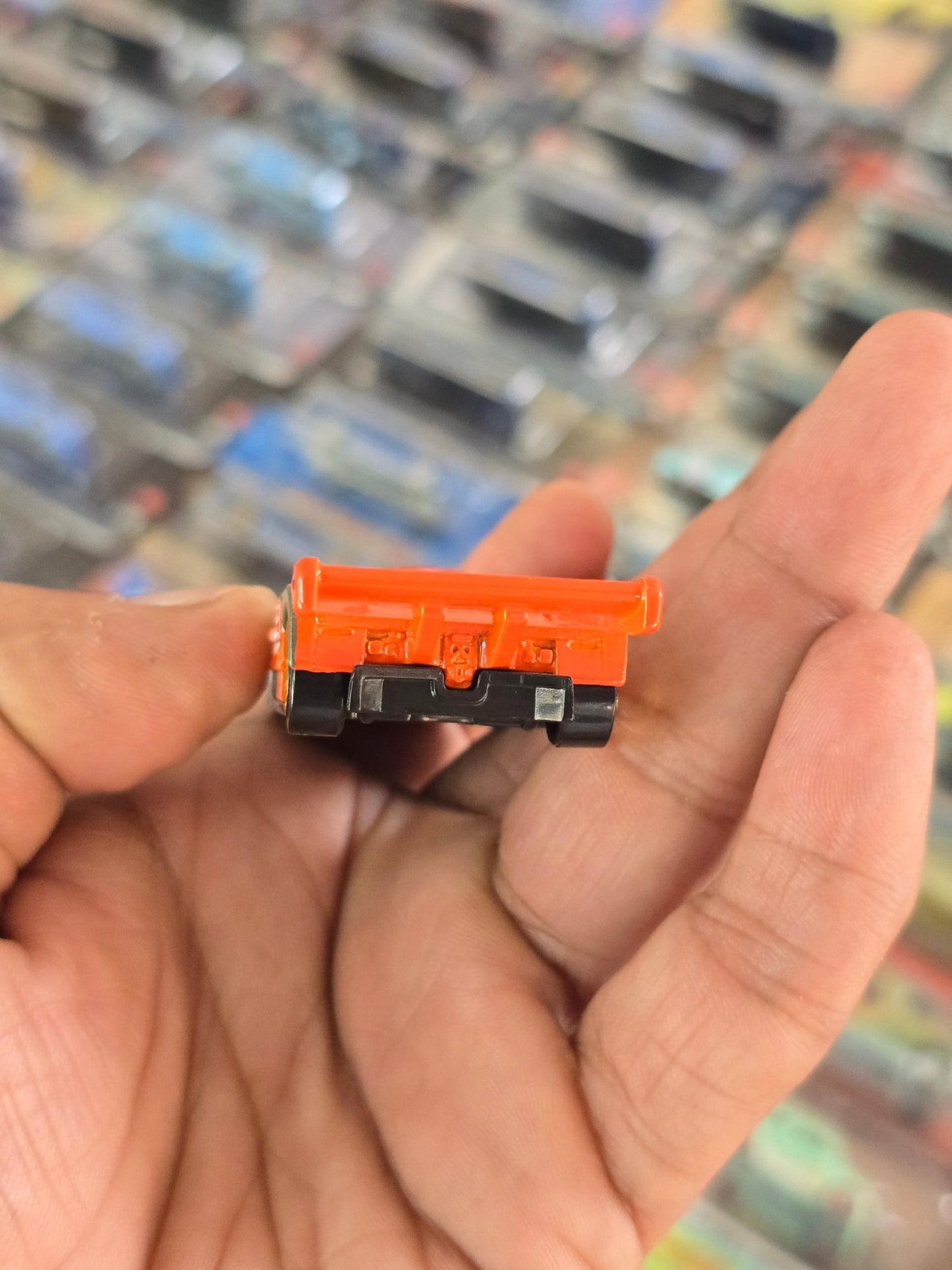 Hot Wheels Mazda 787B - Orange (Uncarded) - Kinder Logs