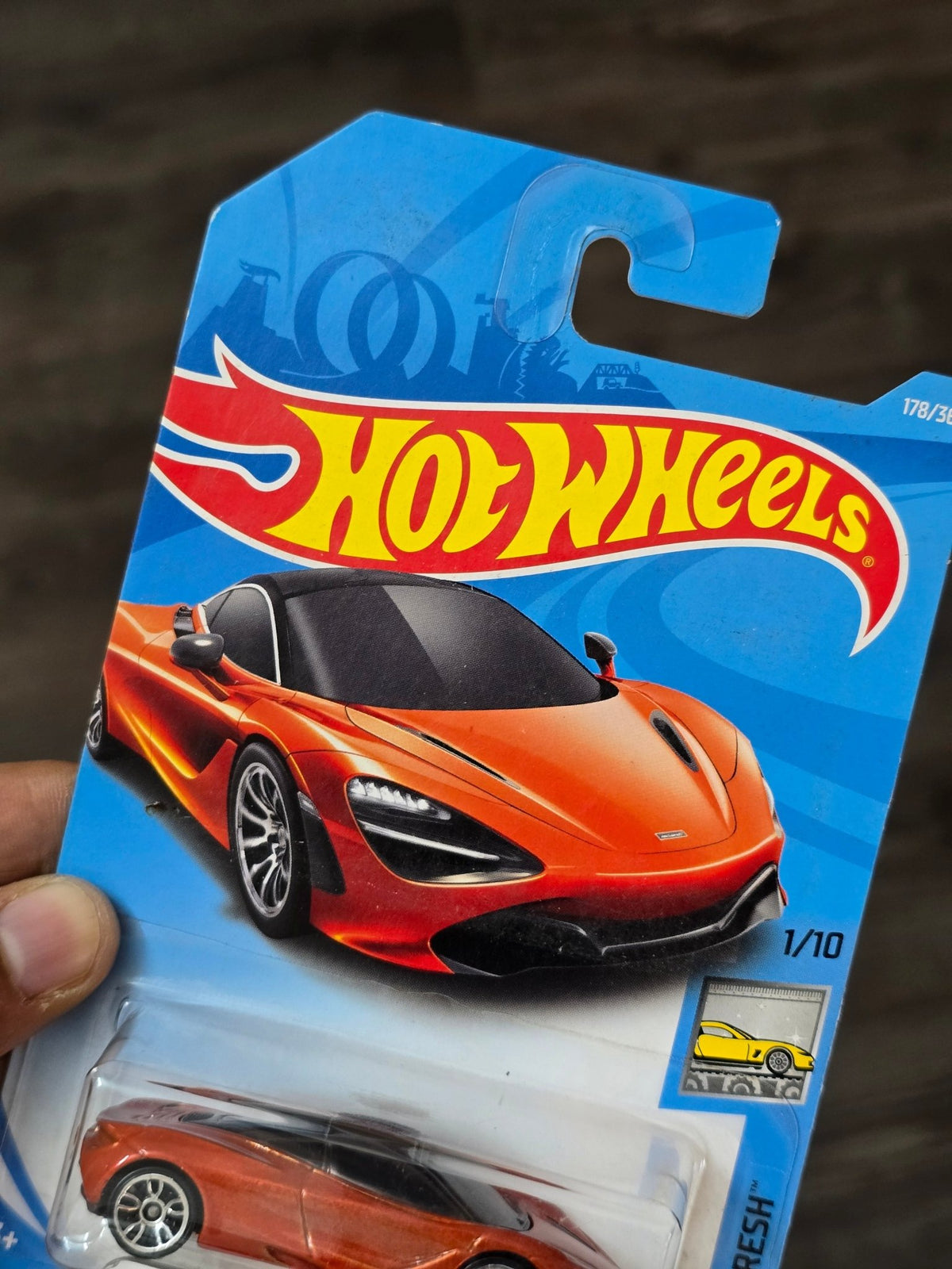 Hot Wheels McLaren 720S - Orange (2018 Card) - Kinder Logs