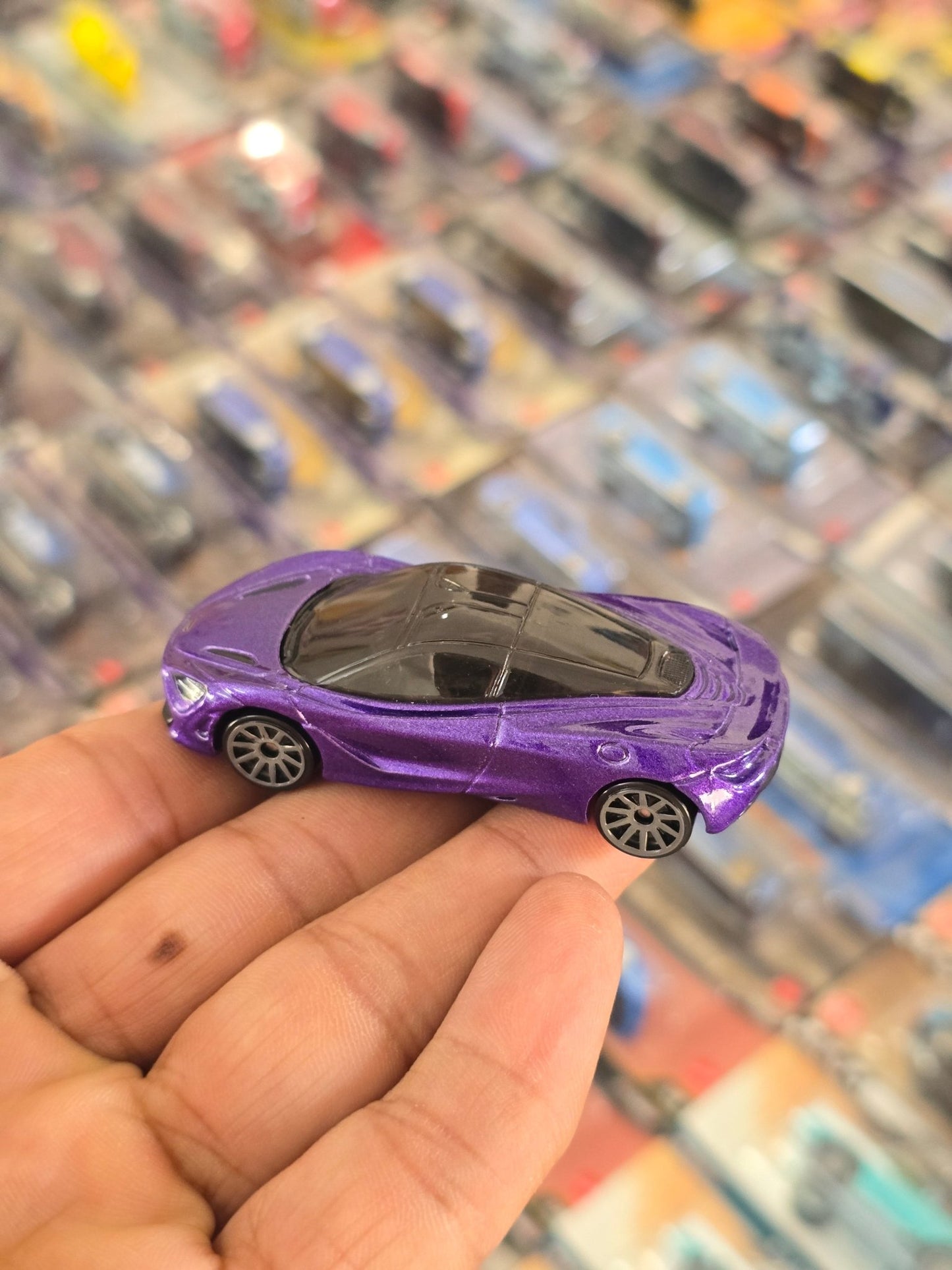 Hot Wheels McLaren 720S - Purple (Uncarded) - Kinder Logs