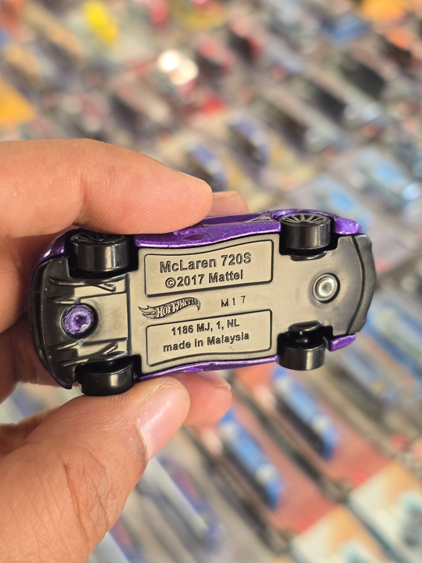 Hot Wheels McLaren 720S - Purple (Uncarded) - Kinder Logs