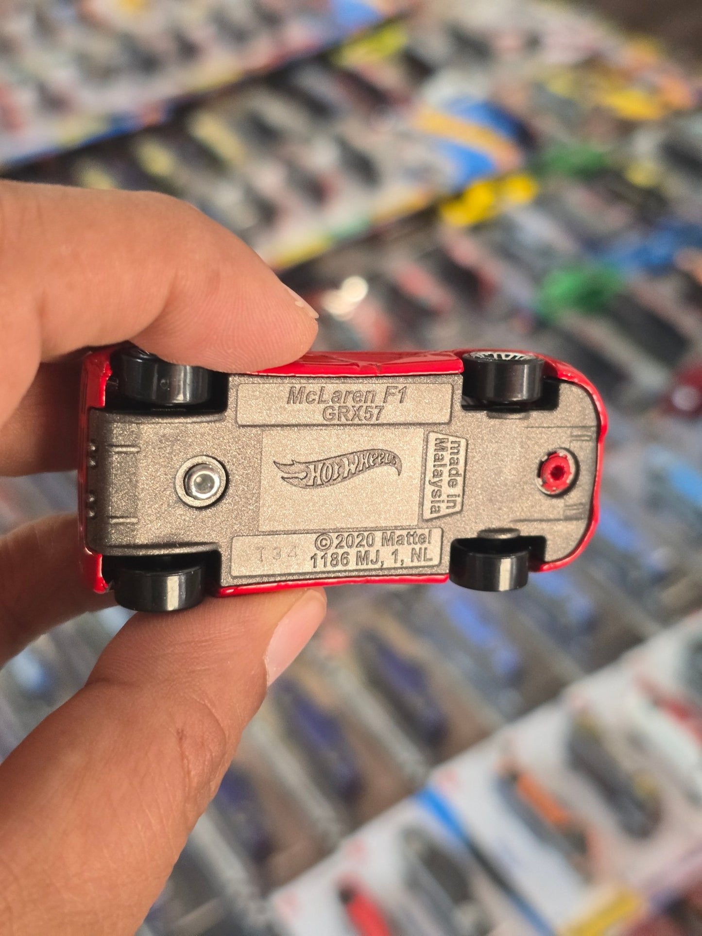 Hot Wheels McLaren F1 - Red (Uncarded) - Kinder Logs