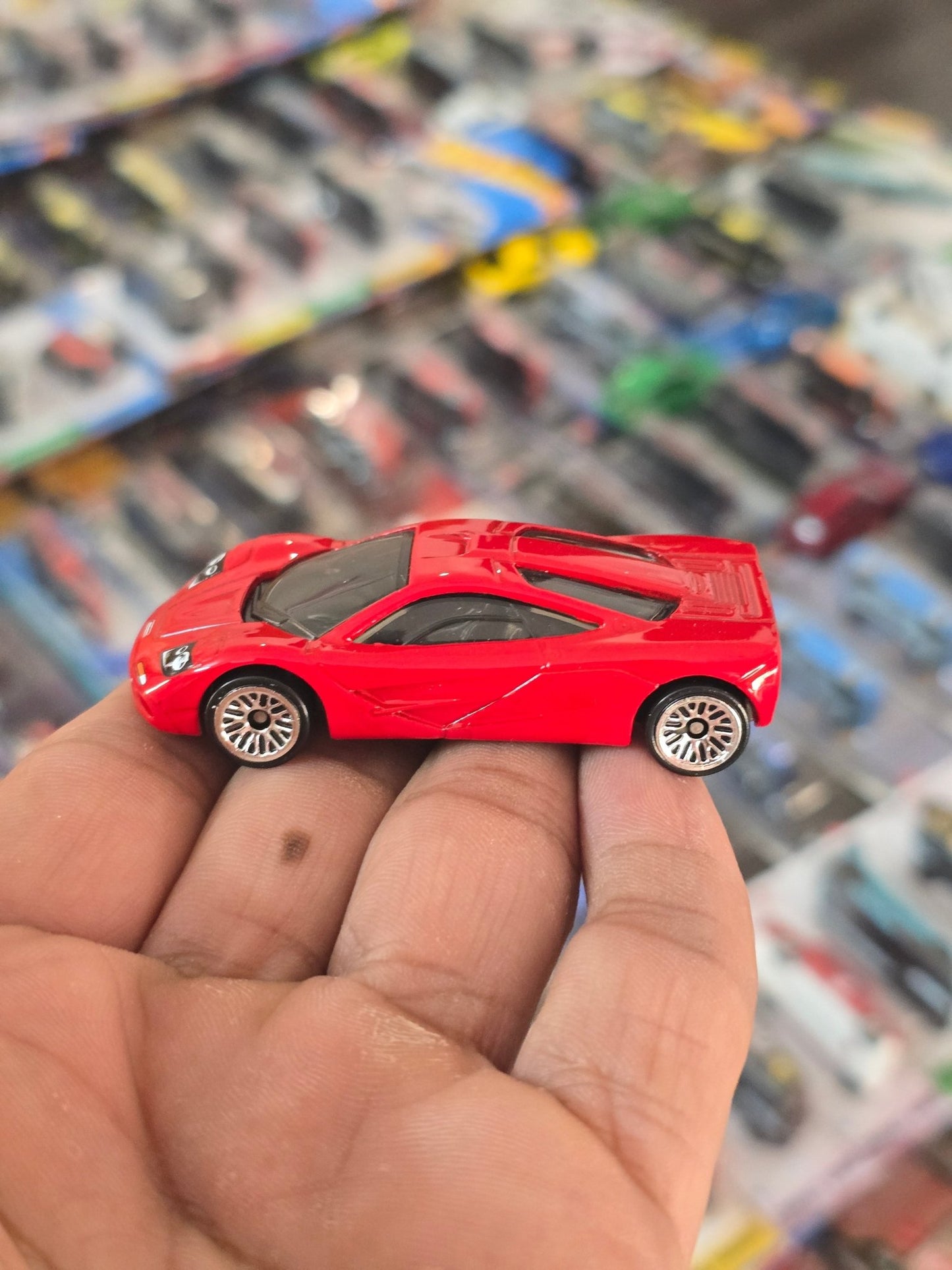 Hot Wheels McLaren F1 - Red (Uncarded) - Kinder Logs