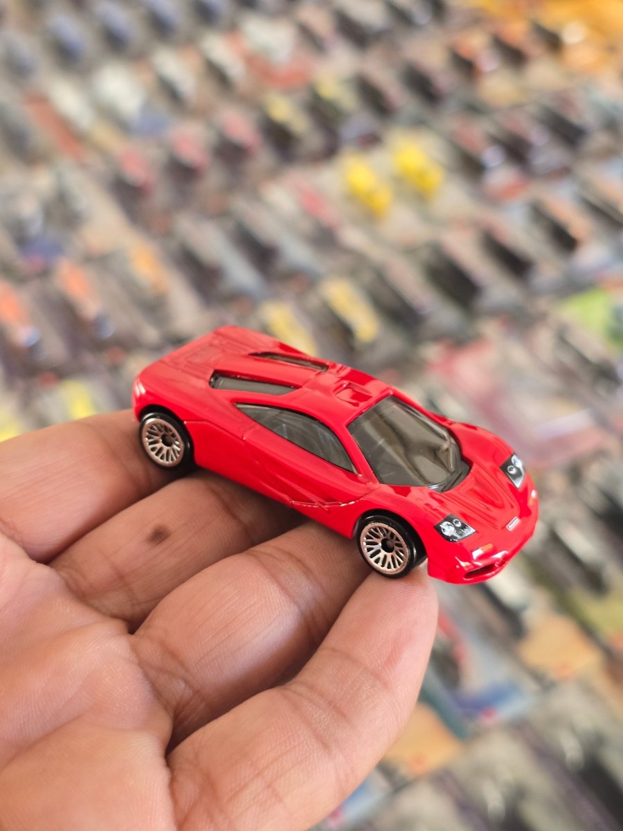 Hot Wheels McLaren F1 - Red (Uncarded) - Kinder Logs