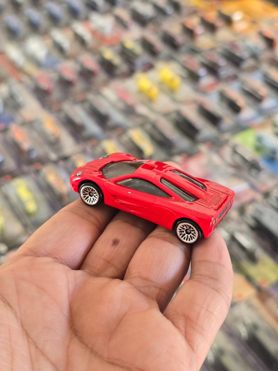Hot Wheels McLaren F1 - Red (Uncarded) - Kinder Logs