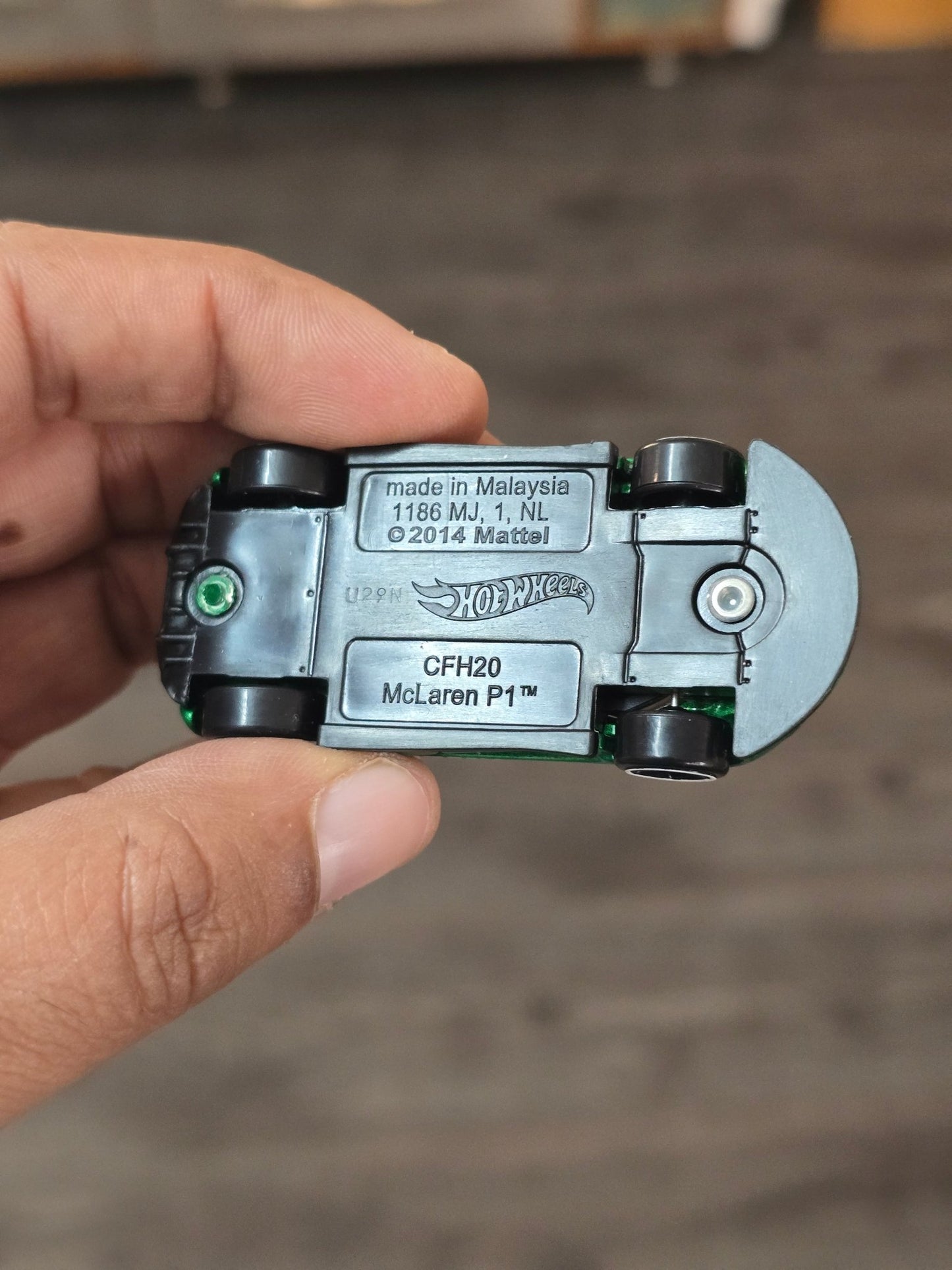 Hot Wheels McLaren P1 - Hybrid Speed (Uncarded - New) - Kinder Logs