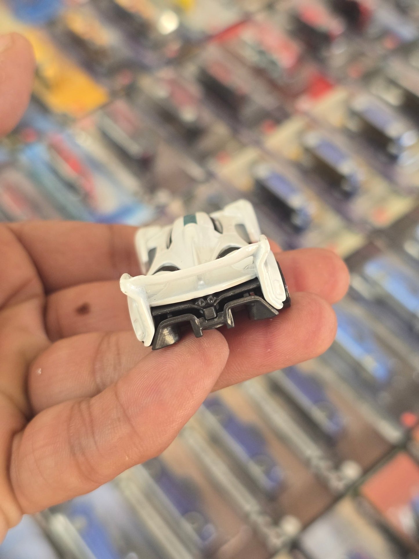 Hot Wheels McLaren Solus GT - White (Uncarded) - Kinder Logs