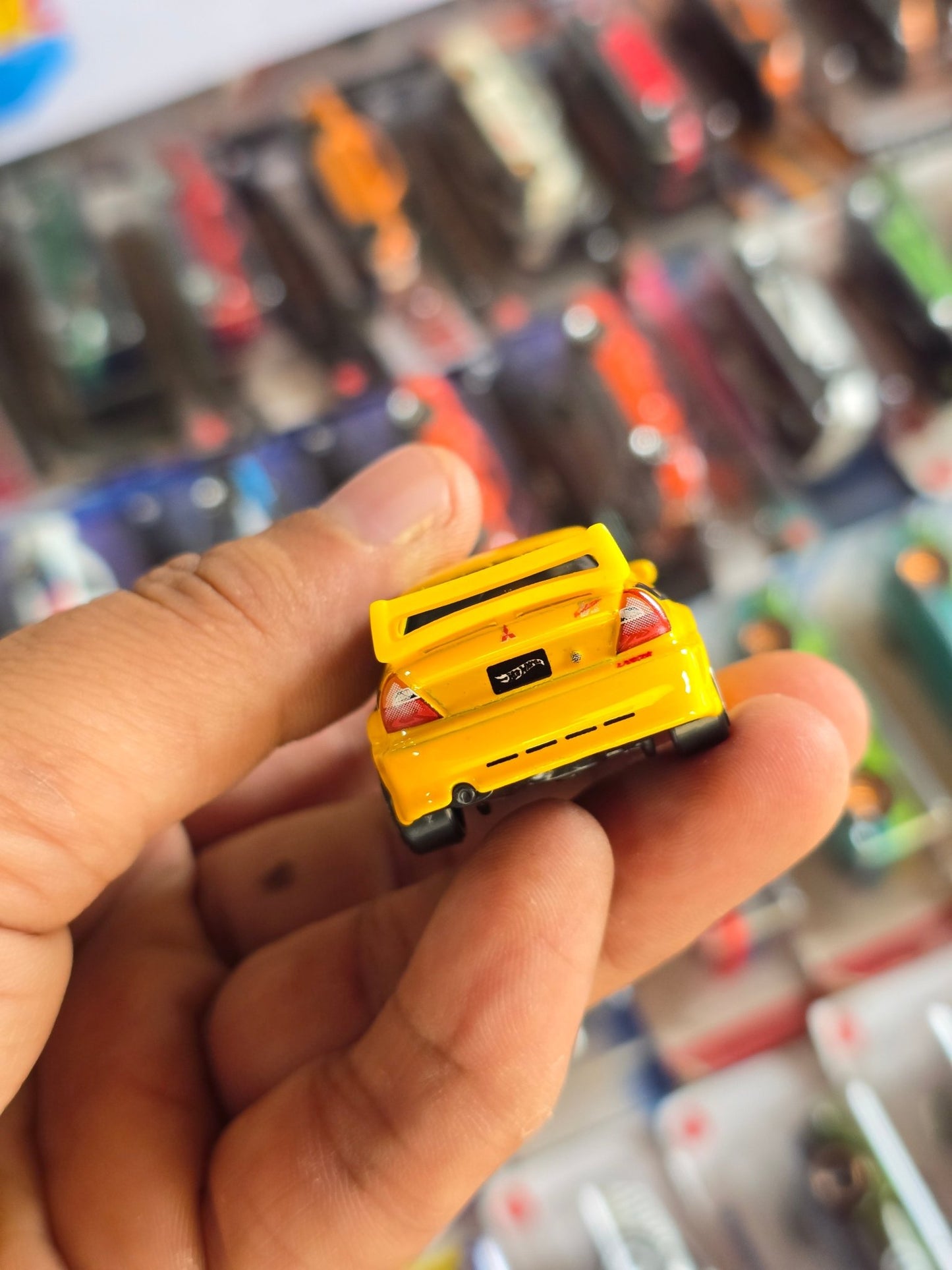Hot Wheels Mitsubishi Lancer Evolution VI - Yellow (Uncarded) - Kinder Logs