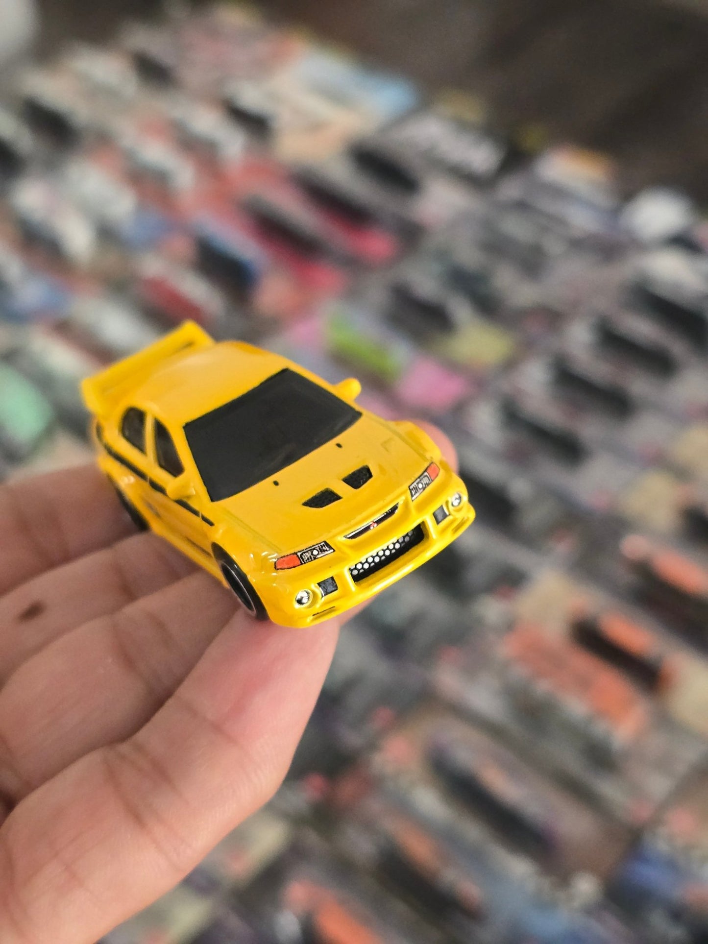 Hot Wheels Mitsubishi Lancer Evolution VI - Yellow (Uncarded) - Kinder Logs
