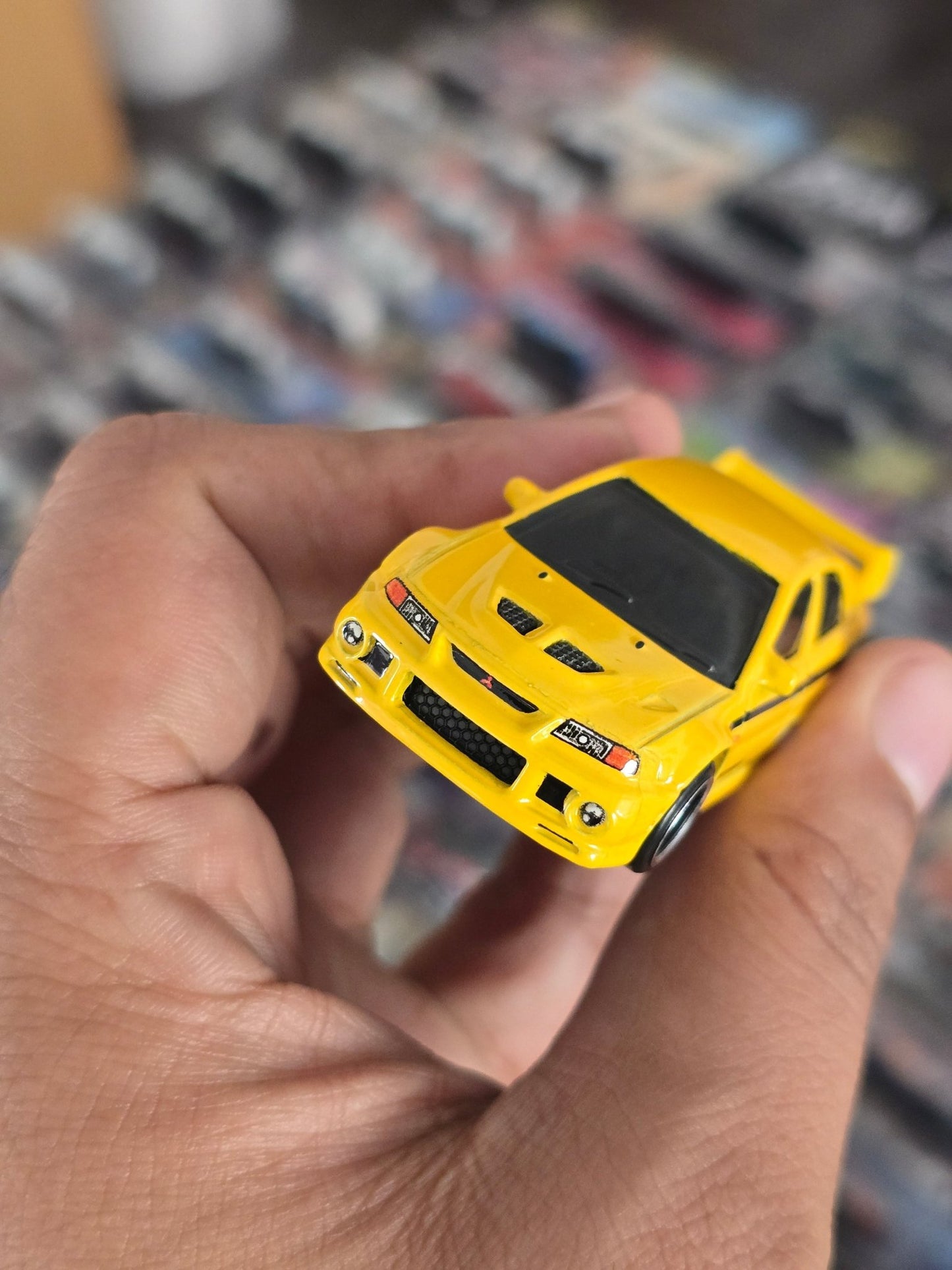 Hot Wheels Mitsubishi Lancer Evolution VI - Yellow (Uncarded) - Kinder Logs