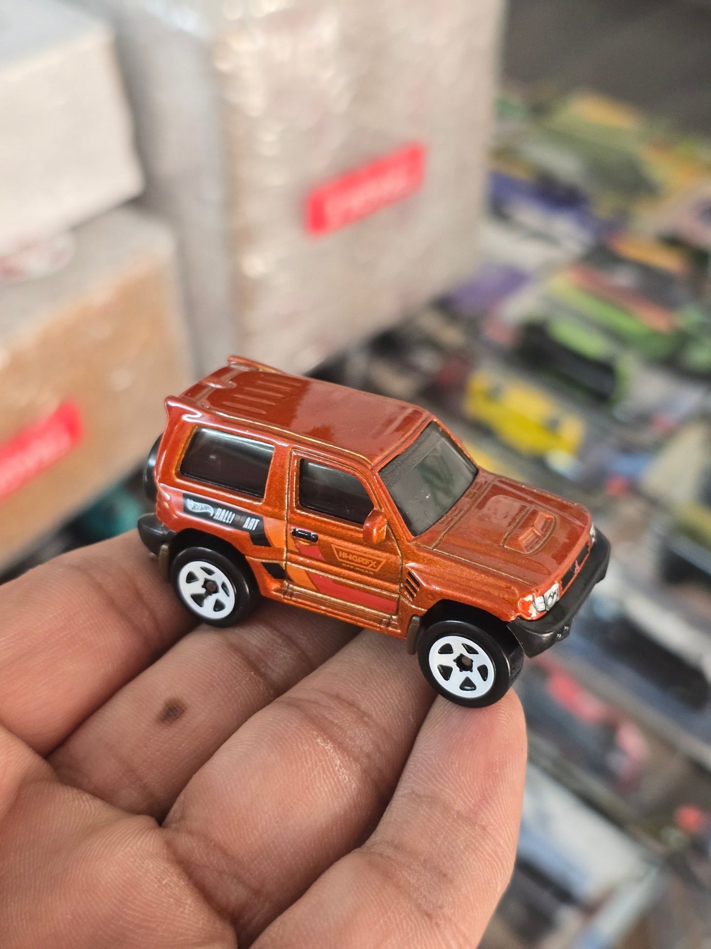 Hot Wheels Mitsubishi Pajero Evolution - Red (Uncarded) - Kinder Logs