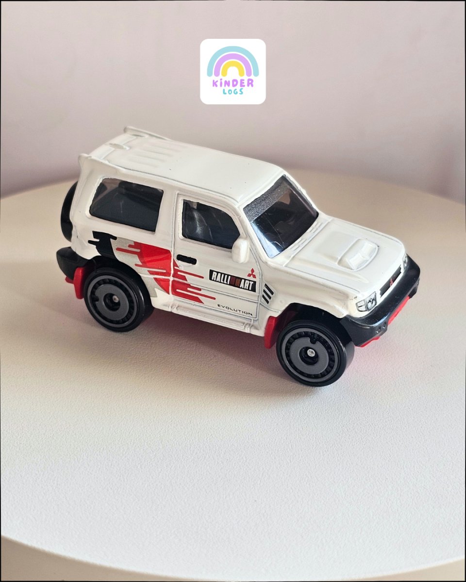 Hot Wheels Mitsubishi Pajero Evolution - White Color (Uncarded) - Kinder Logs