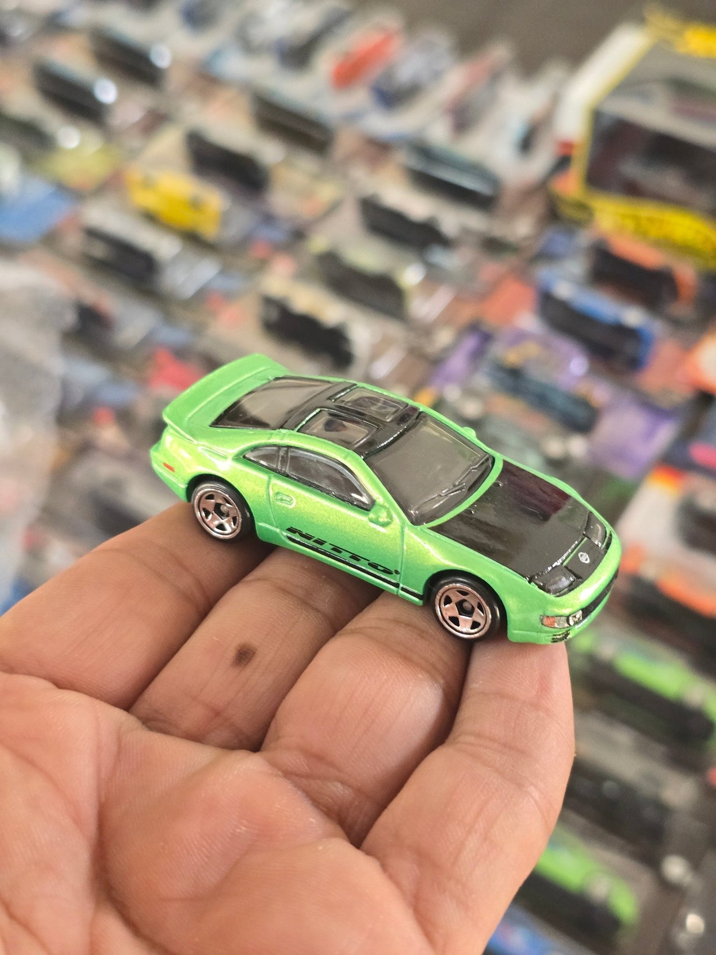 Hot Wheels Nissan 300ZX Twin Turbo - Green (Uncarded) - Kinder Logs