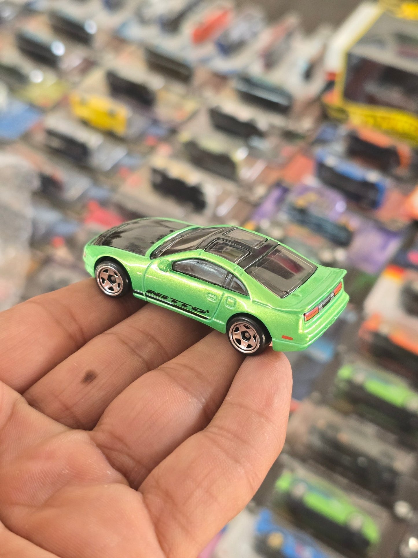 Hot Wheels Nissan 300ZX Twin Turbo - Green (Uncarded) - Kinder Logs