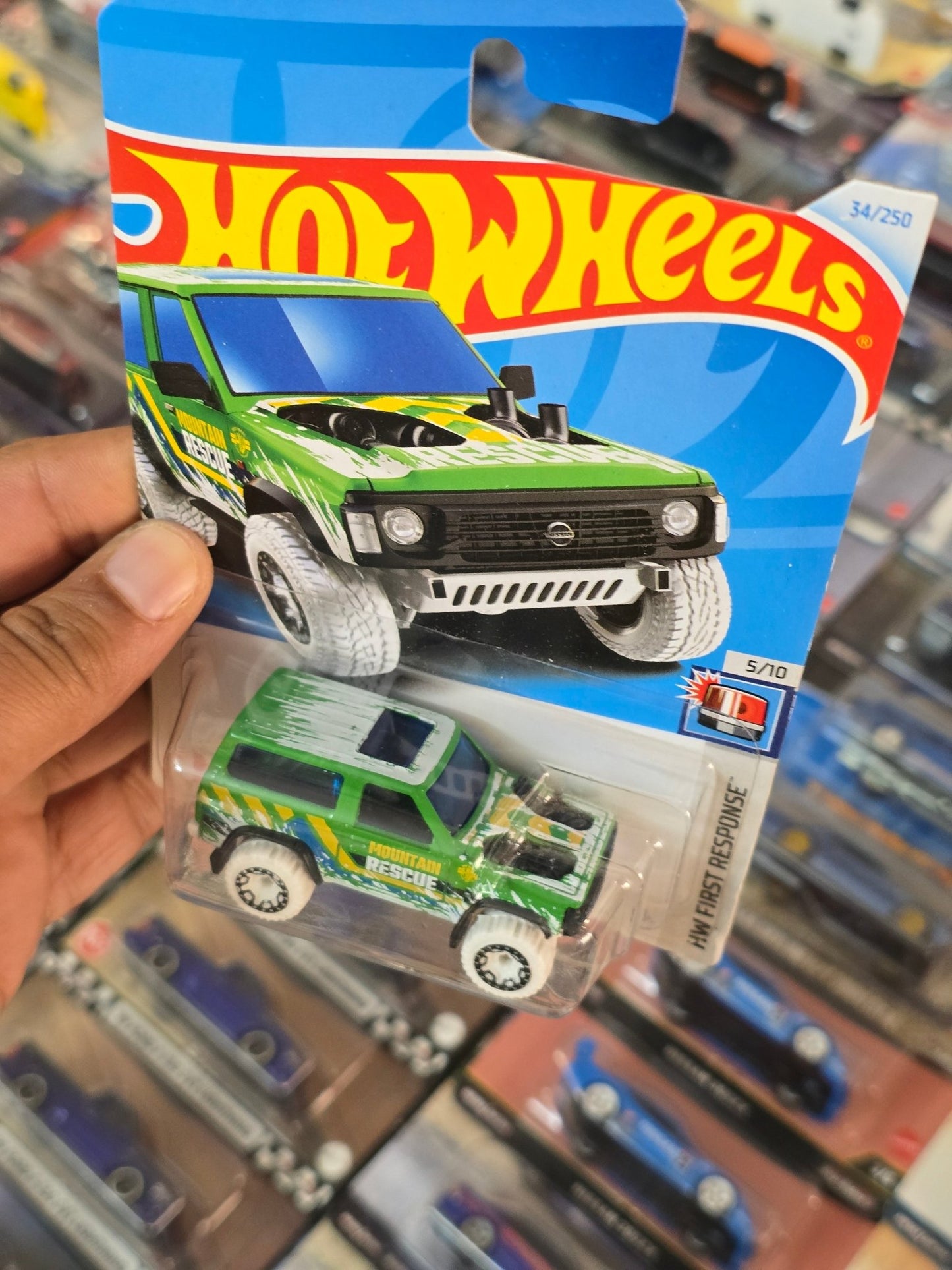 Hot Wheels Nissan Patrol Custom - Green (Imported) - Kinder Logs