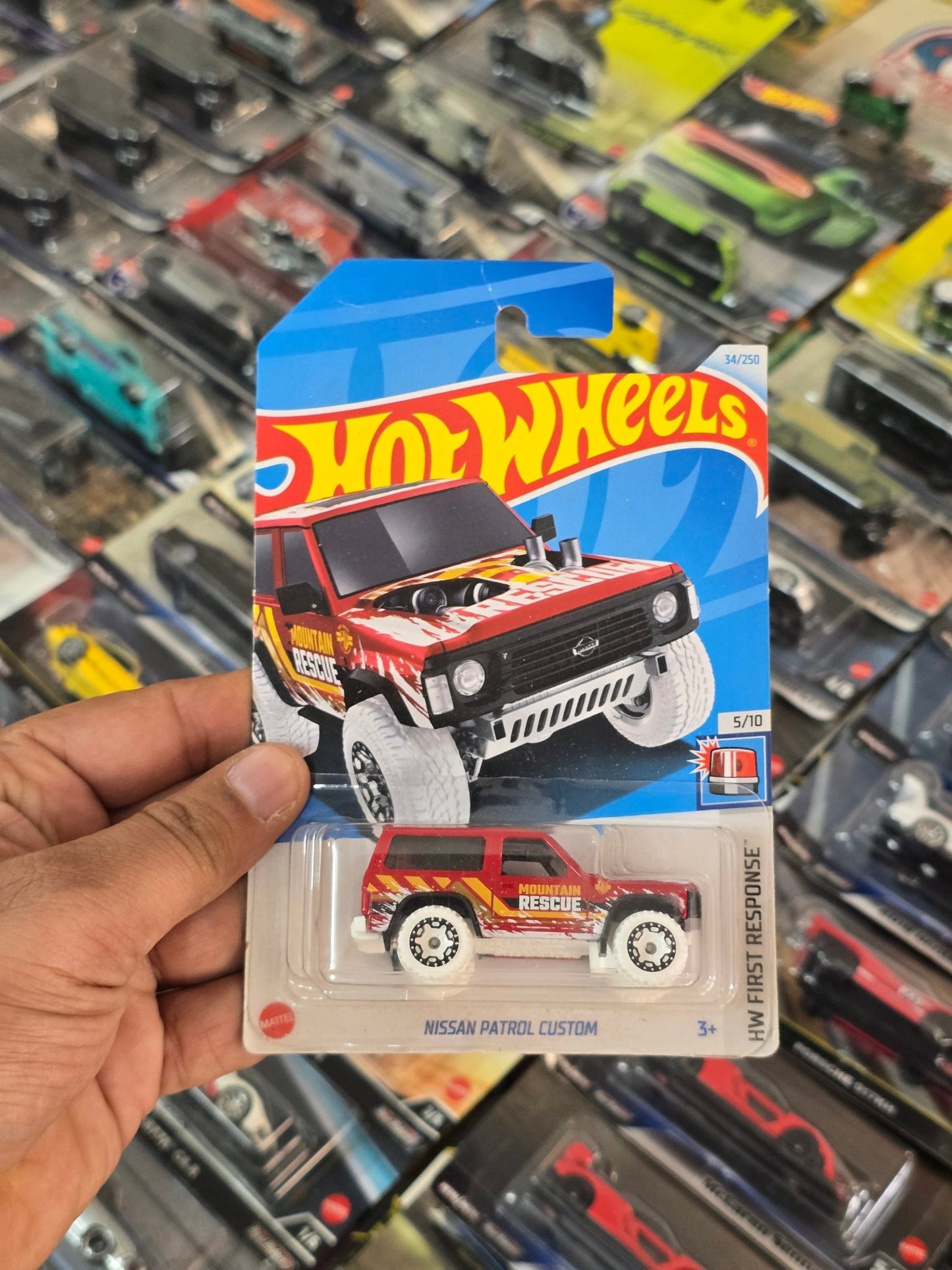 Hot Wheels Nissan Patrol Custom - Red (Imported) - Kinder Logs