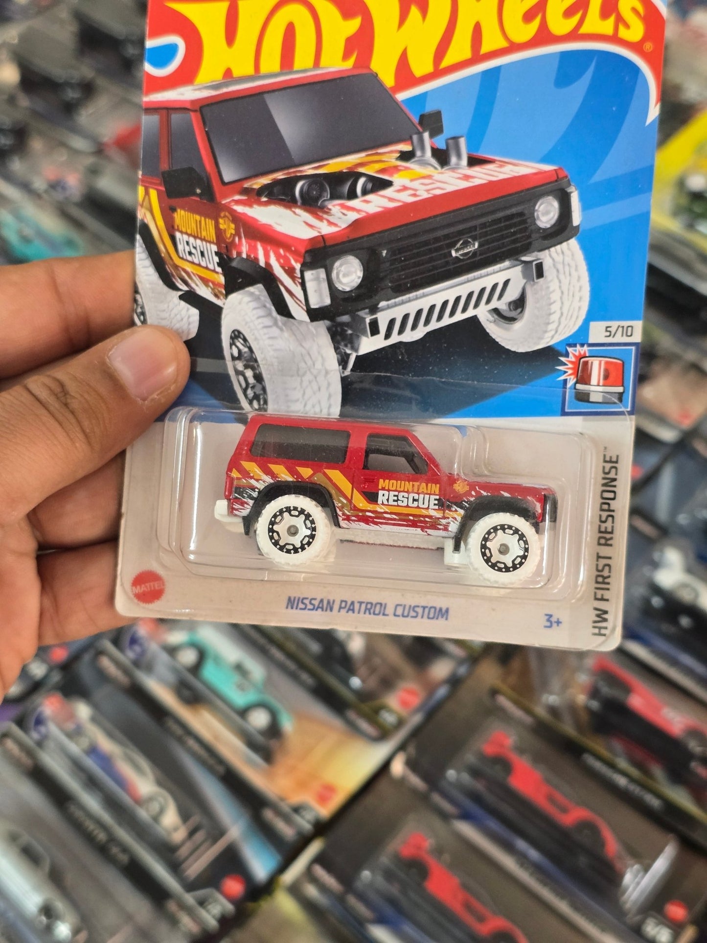Hot Wheels Nissan Patrol Custom - Red (Imported) - Kinder Logs