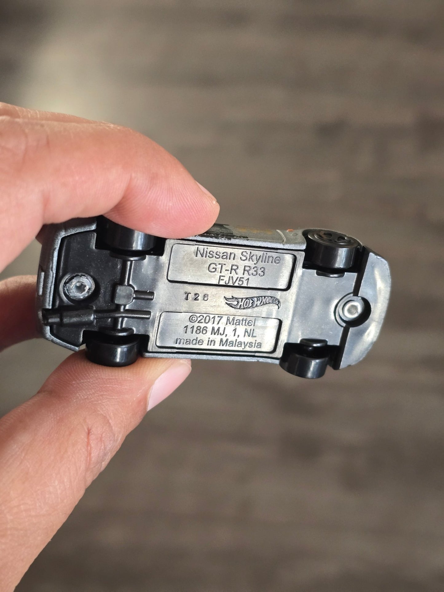 Hot Wheels Nissan Skyline GT - R R33 GODZILLA - Grey (Uncarded - New) - Kinder Logs