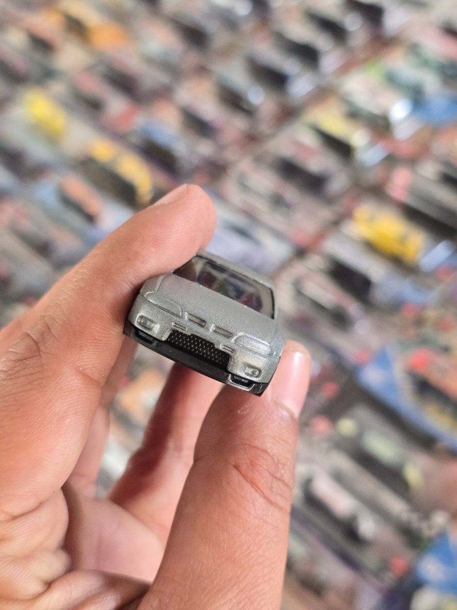 Hot Wheels Nissan Skyline GT - R R33 GODZILLA (Uncarded) - Kinder Logs