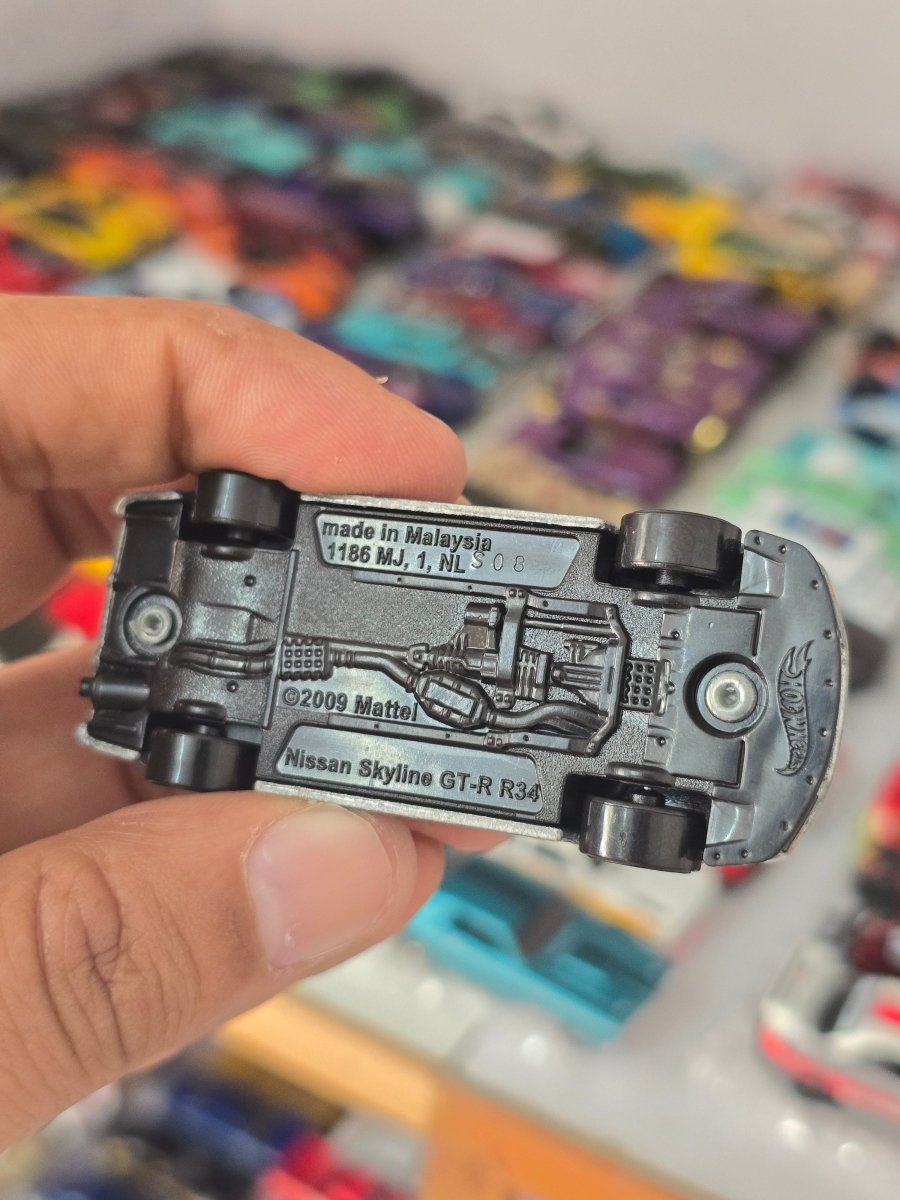 Hot Wheels Nissan Skyline GT - R (R34) - Fast & Furious (Uncarded) - Kinder Logs