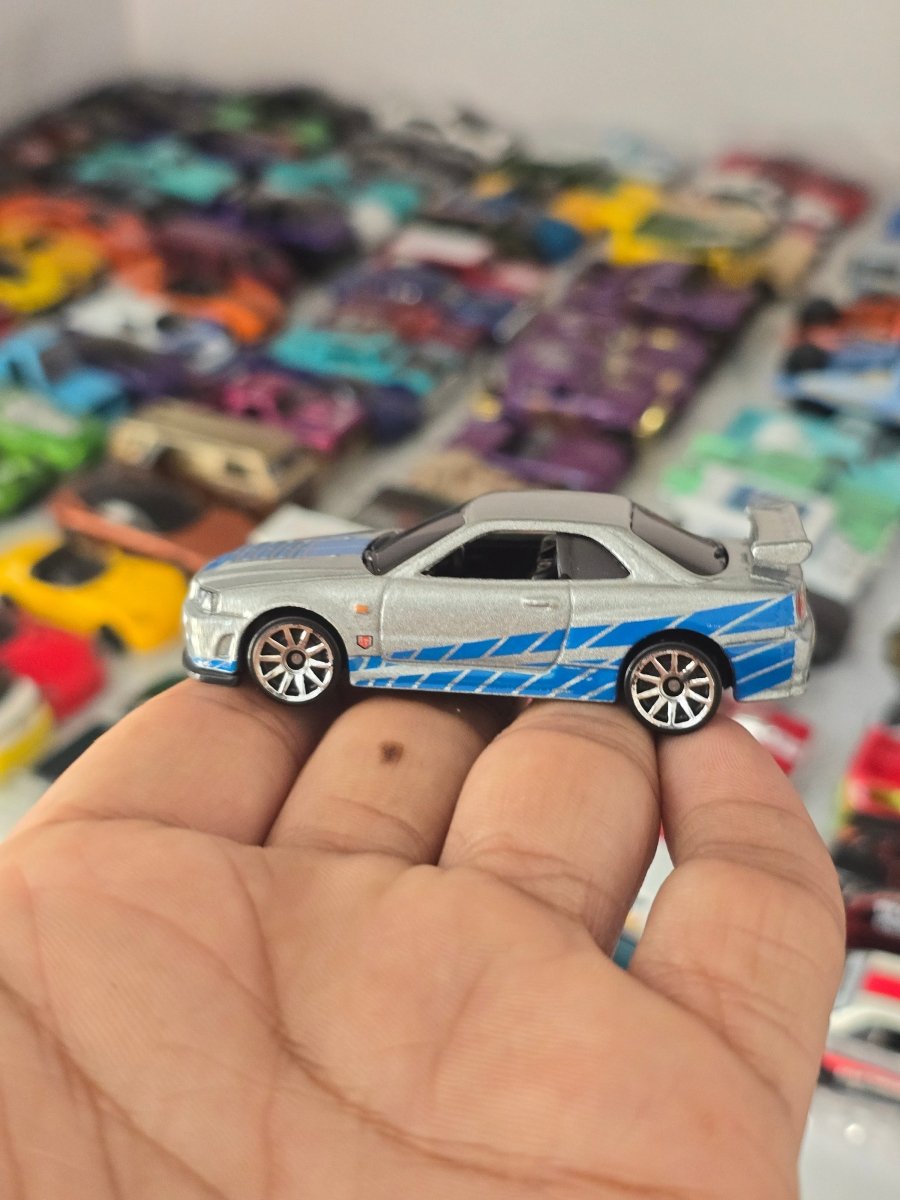 Hot Wheels Nissan Skyline GT - R (R34) - Fast & Furious (Uncarded) - Kinder Logs