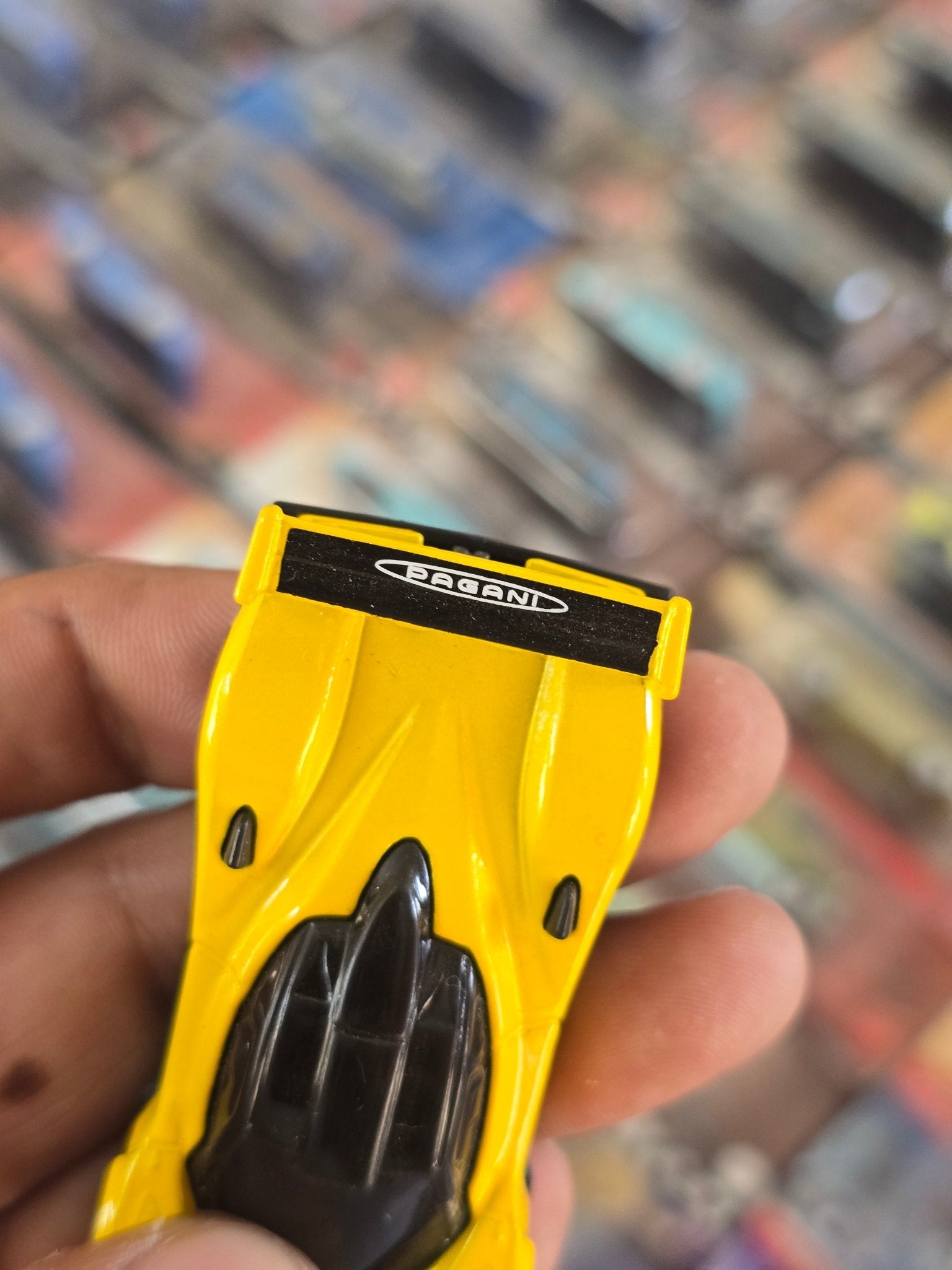 Hot Wheels Pagani Zonda R - Yellow (Uncarded) - Kinder Logs