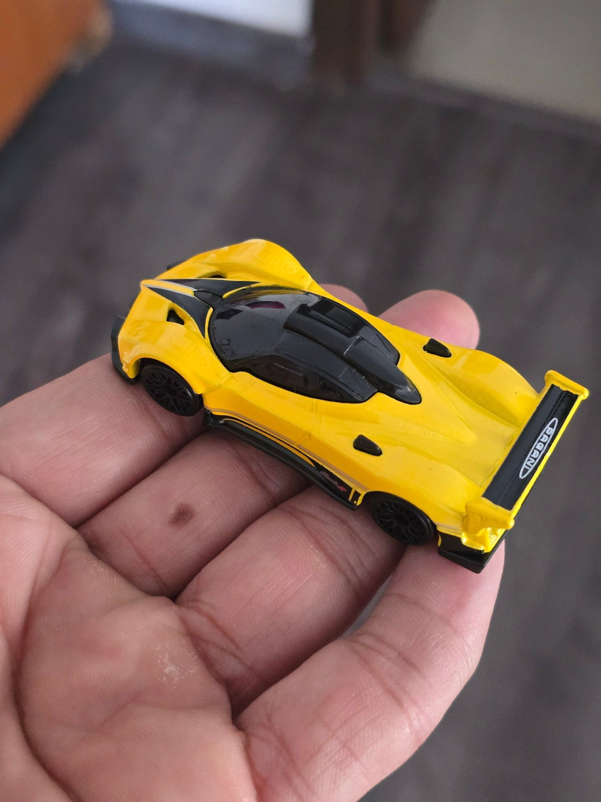 Hot Wheels Pagani Zonda R - Yellow (Uncarded - New) - Kinder Logs