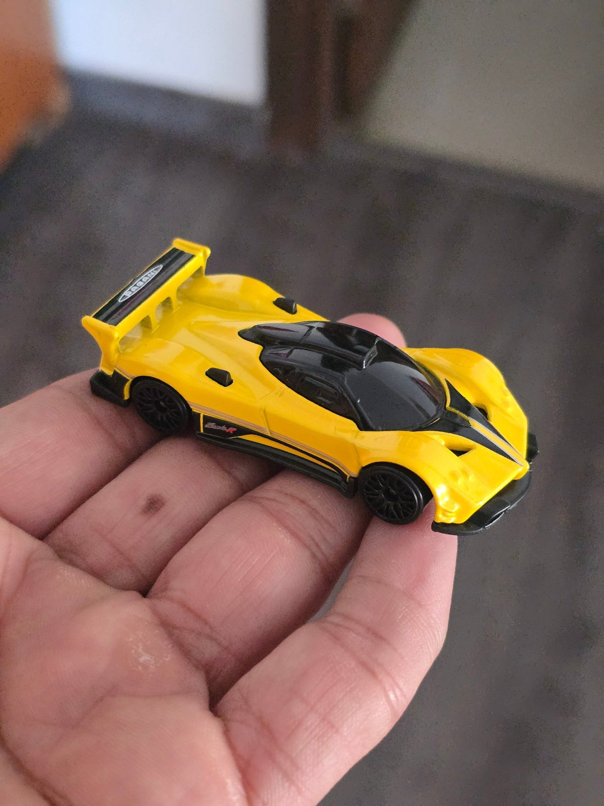 Hot Wheels Pagani Zonda R - Yellow (Uncarded - New) - Kinder Logs