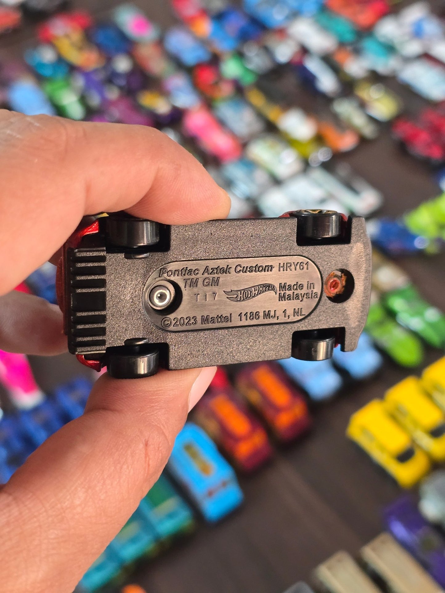 Hot Wheels Pontiac Aztek Custom (Uncarded - New) - Kinder Logs