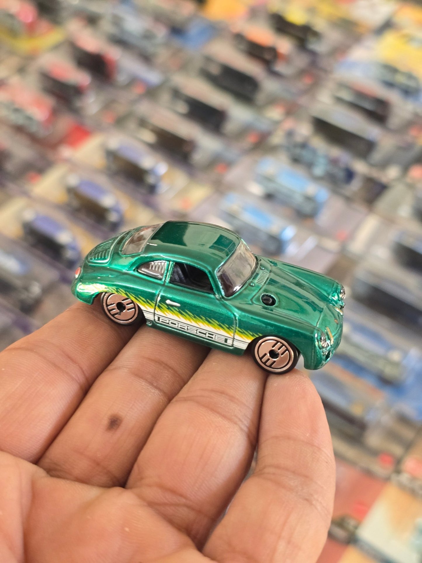 Hot Wheels Porsche 356 Outlaw - Ultra Hots (Uncarded) - Kinder Logs
