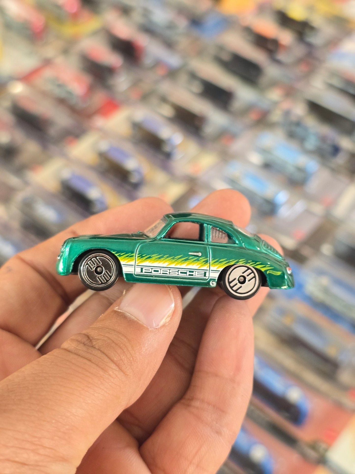 Hot Wheels Porsche 356 Outlaw - Ultra Hots (Uncarded) - Kinder Logs
