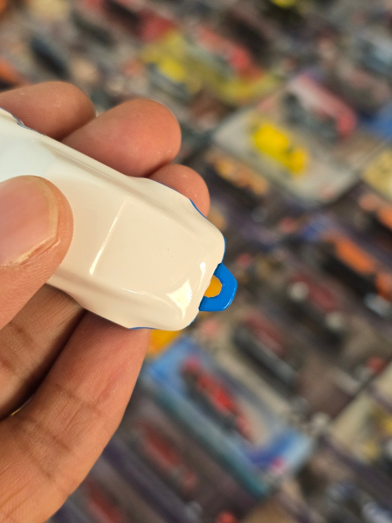 Hot Wheels Porsche 911 Carrera Key Chain (Uncarded) - Kinder Logs