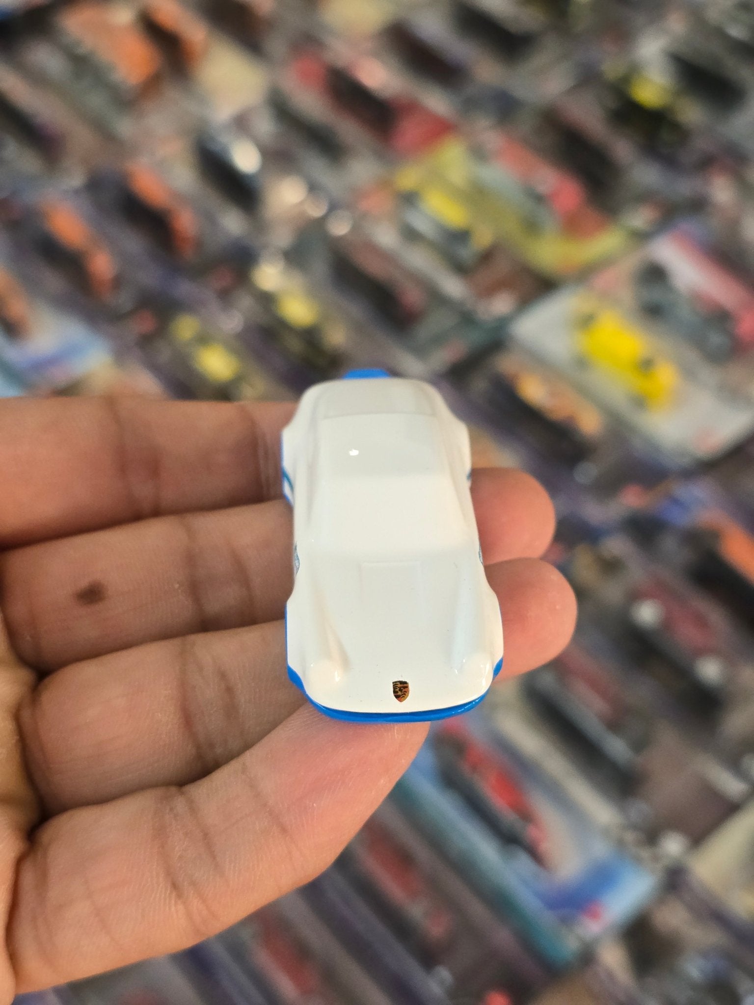 Hot Wheels Porsche 911 Carrera Key Chain (Uncarded) - Kinder Logs