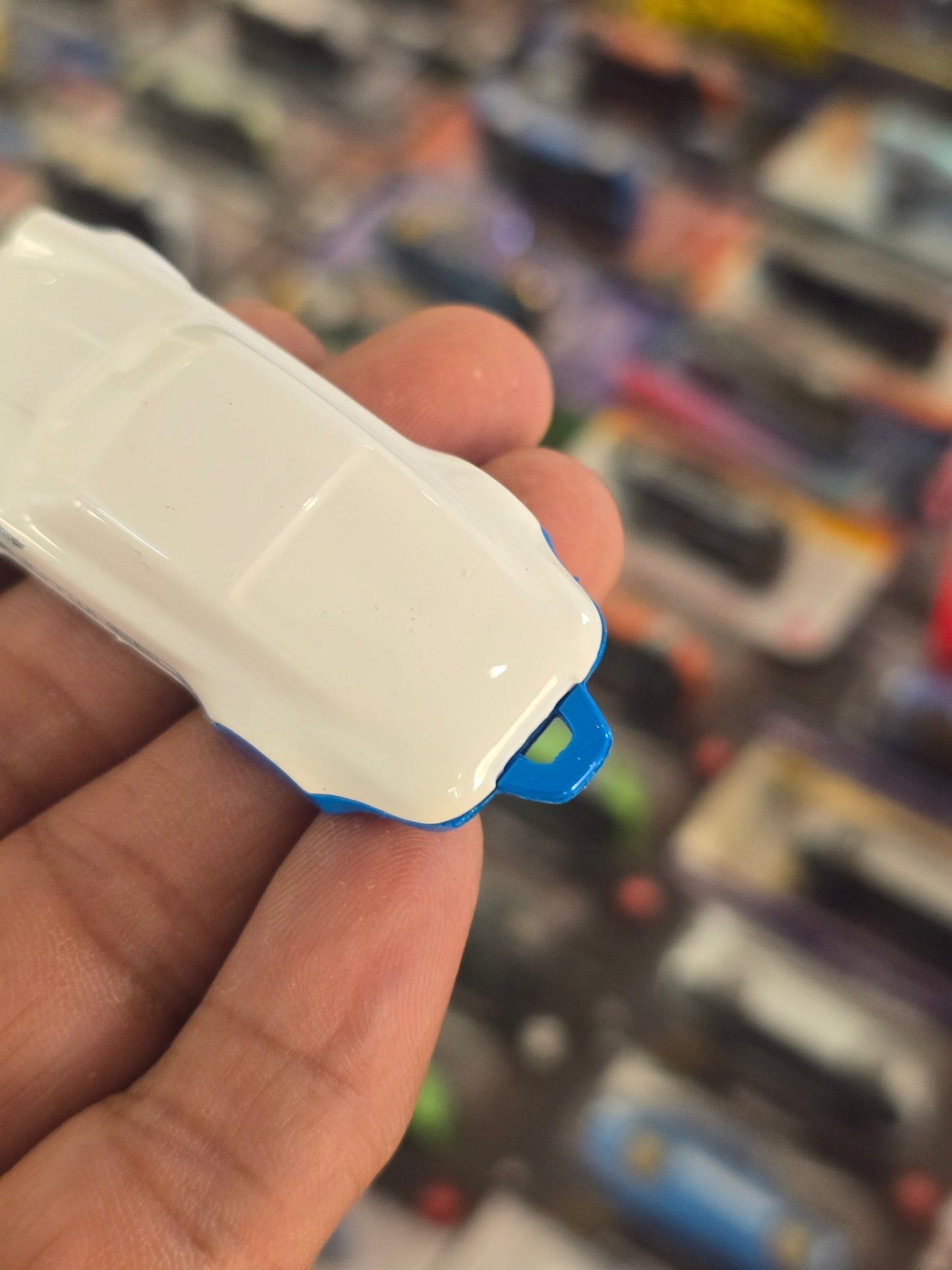 Hot Wheels Porsche 911 Carrera Key Chain (Uncarded) - Kinder Logs