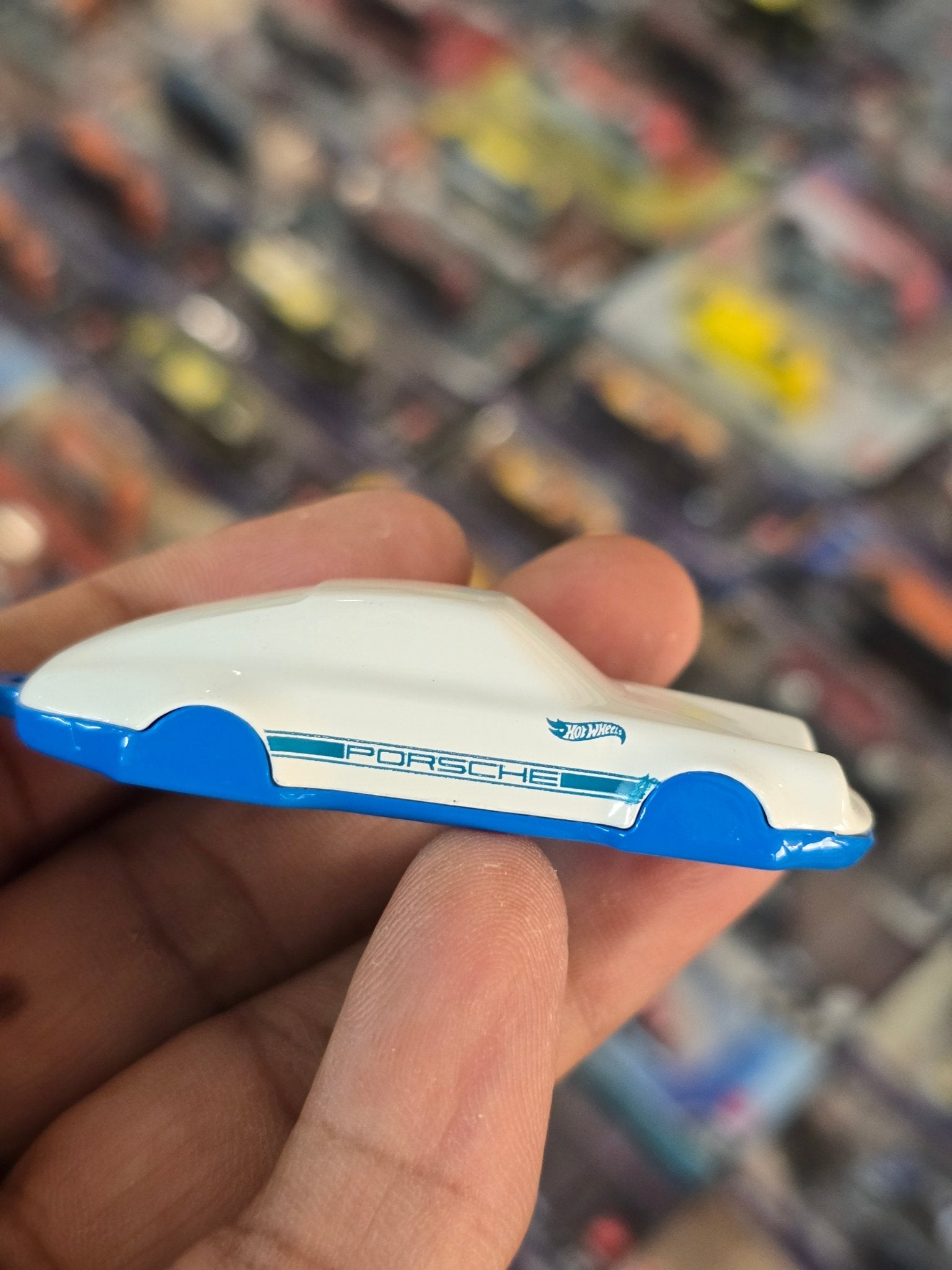 Hot Wheels Porsche 911 Carrera Key Chain (Uncarded) - Kinder Logs