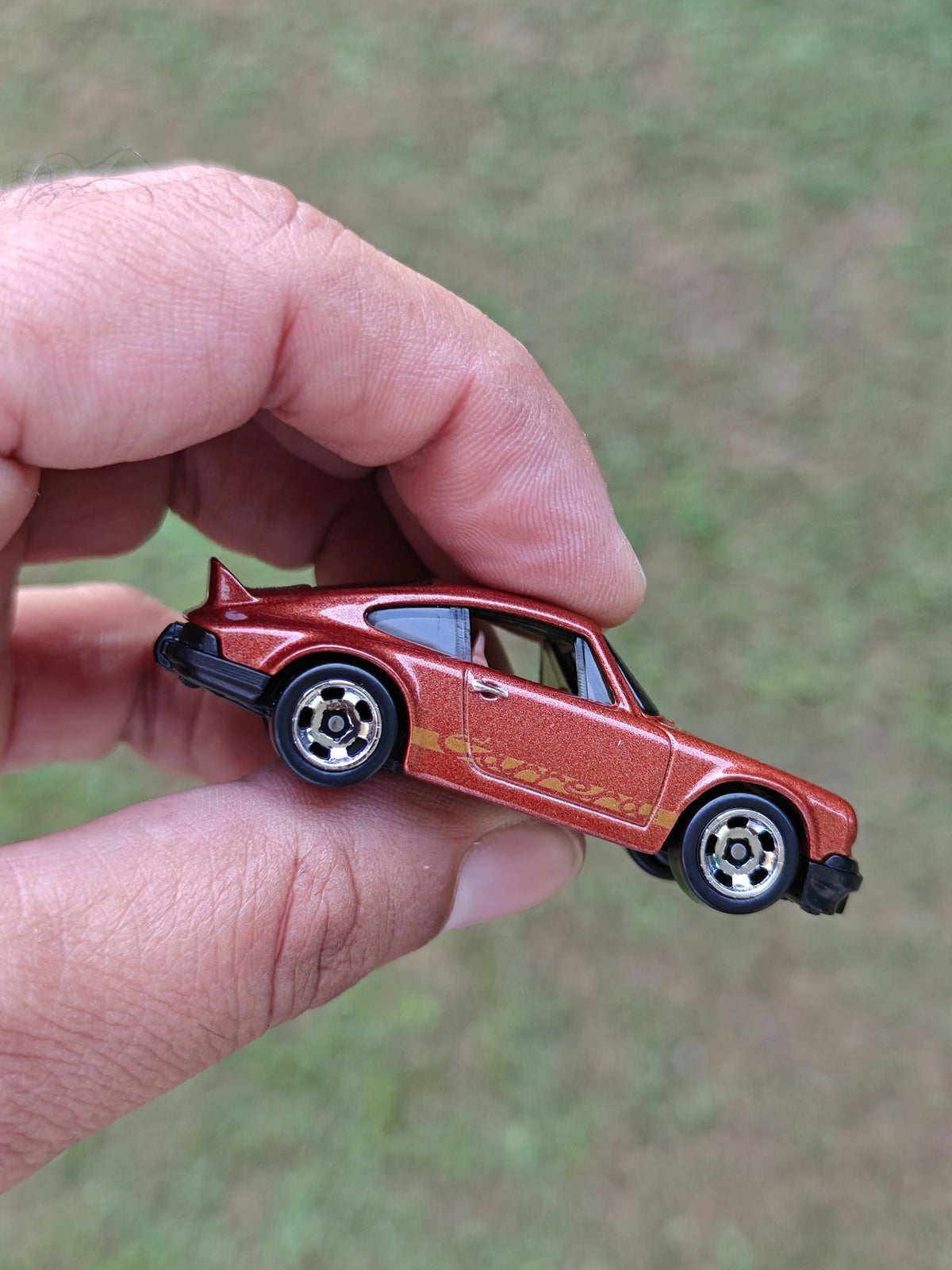 Hot Wheels Porsche 911 Carrera RS 2.7 - Brown (Uncarded - New) - Kinder Logs