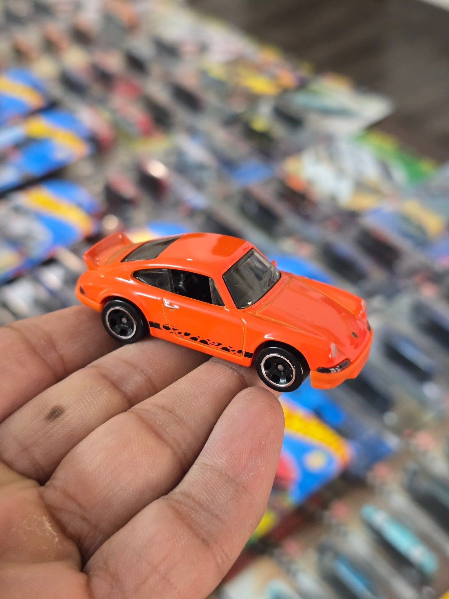 Hot Wheels Porsche 911 Carrera RS 2.7 (Uncarded) - Kinder Logs