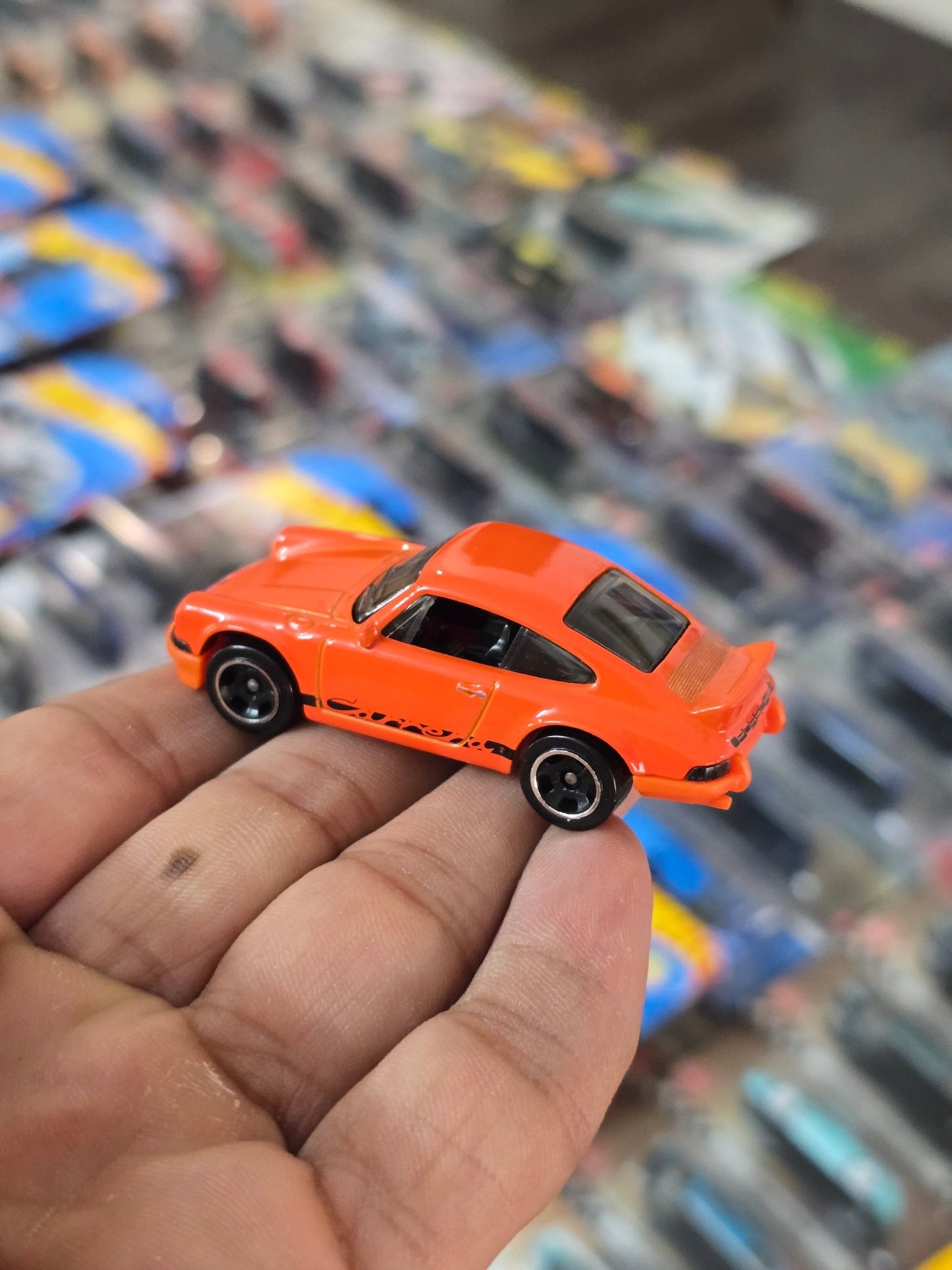 Hot Wheels Porsche 911 Carrera RS 2.7 (Uncarded) - Kinder Logs
