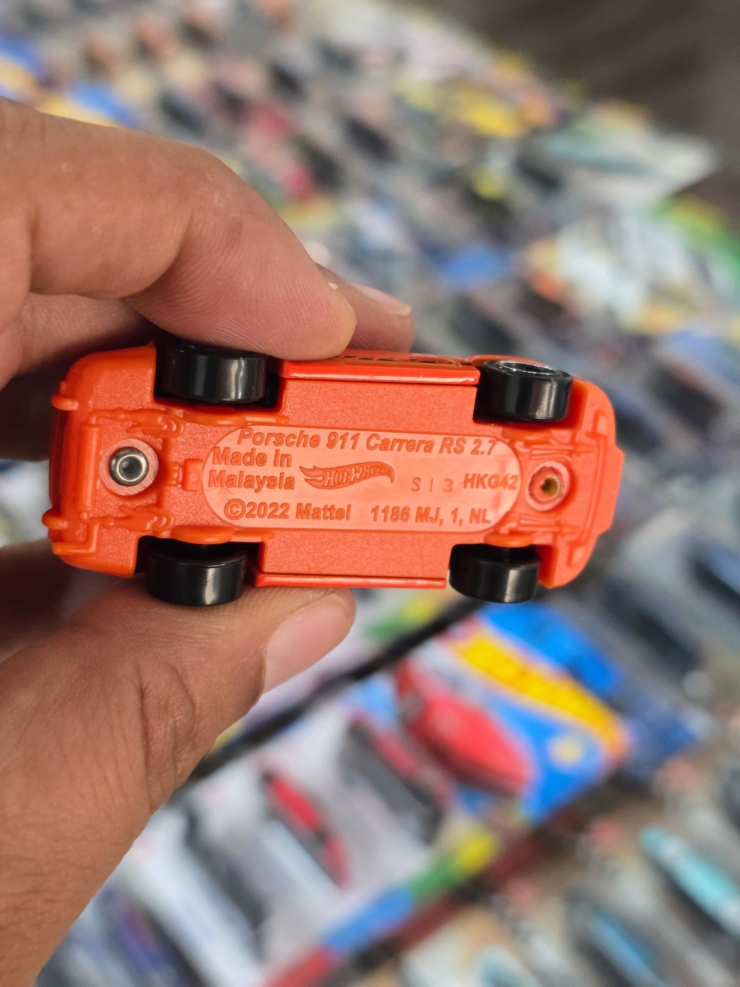 Hot Wheels Porsche 911 Carrera RS 2.7 (Uncarded) - Kinder Logs