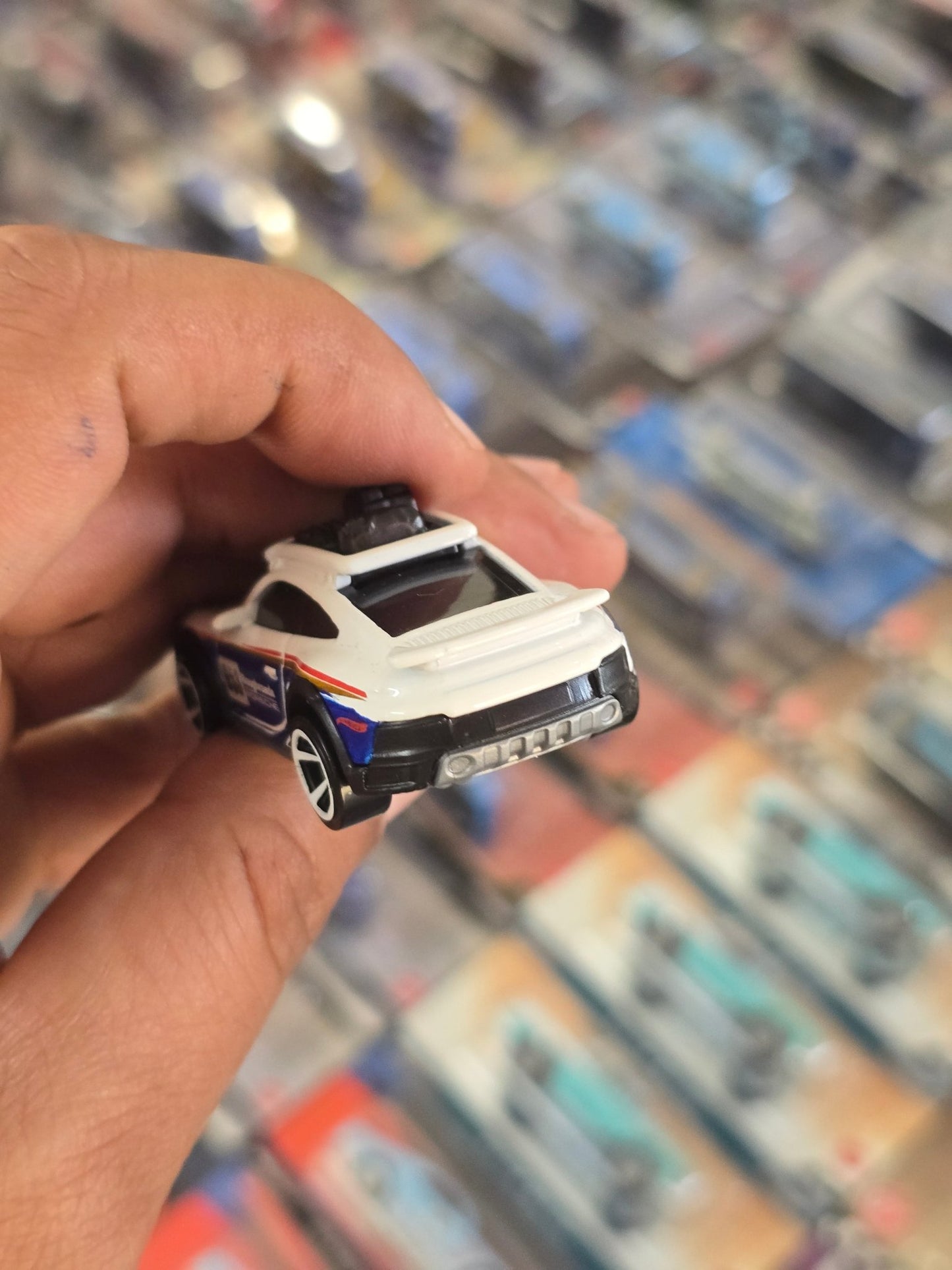 Hot Wheels Porsche 911 Rallye (Uncarded) - Kinder Logs