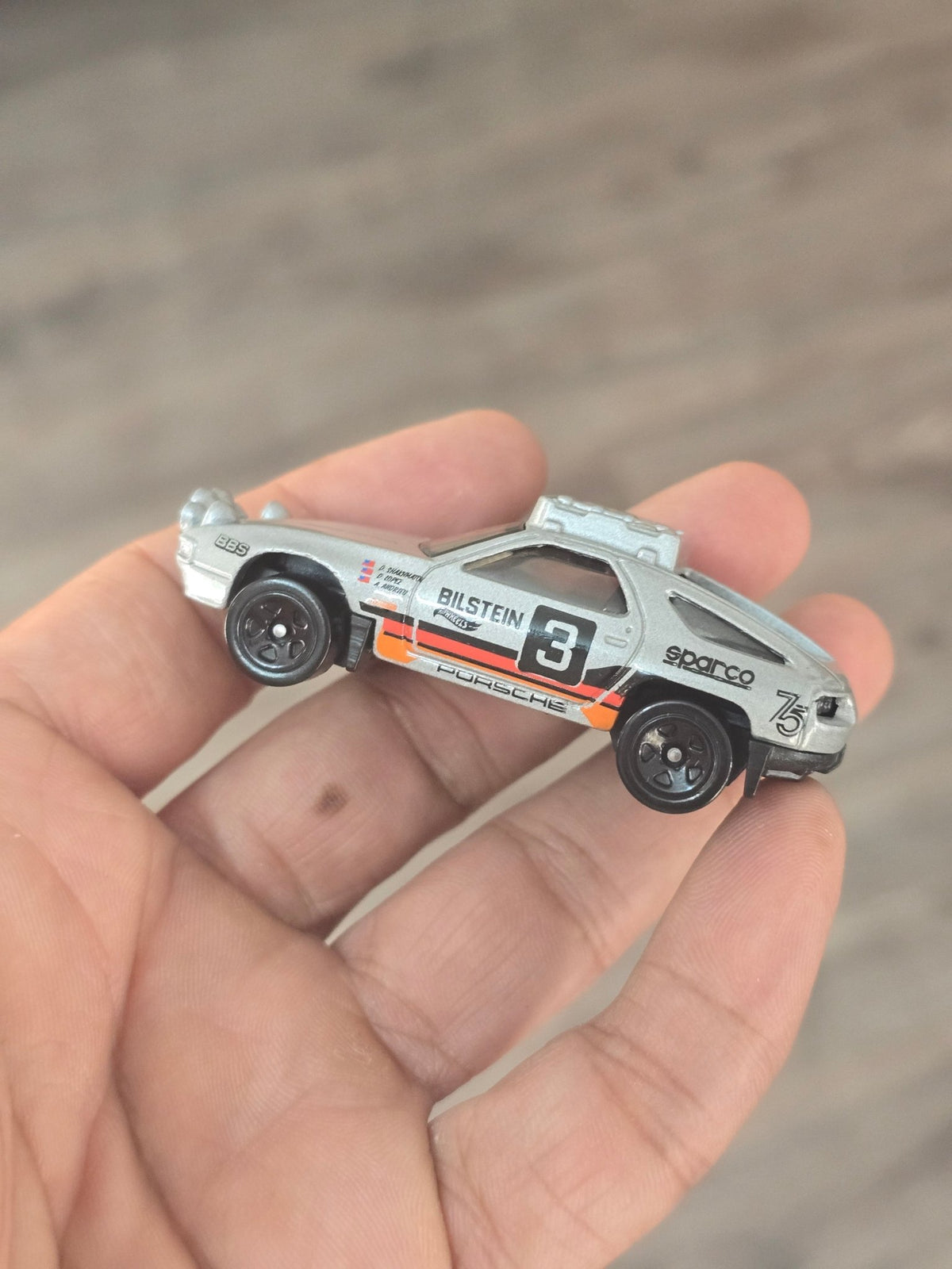 Hot Wheels Porsche 928S - Silver (Uncarded - New) - Kinder Logs
